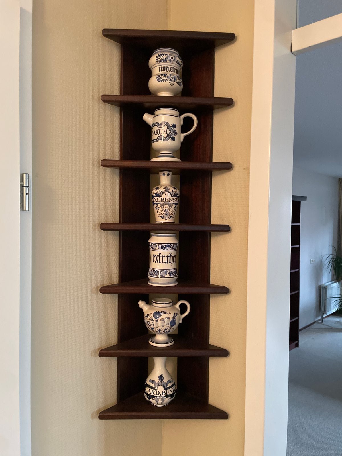 Antieke Delfts Blauwe Apothekerspotten op Houten Hoekplank, Ophalen of Verzenden