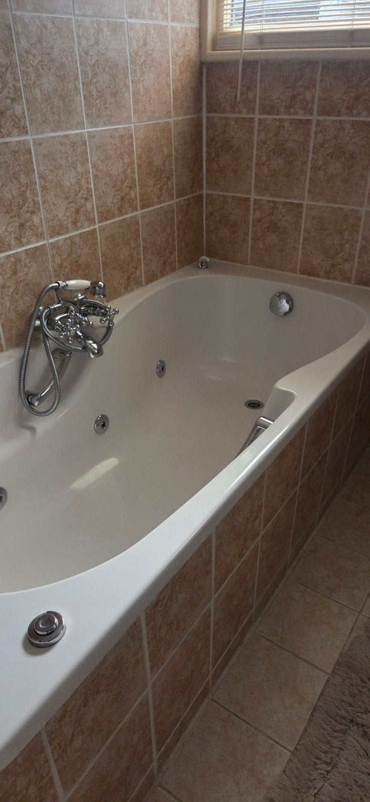 Wit ligbad met bubbelsysteem, Ophalen, Gebruikt, Chroom, Bad