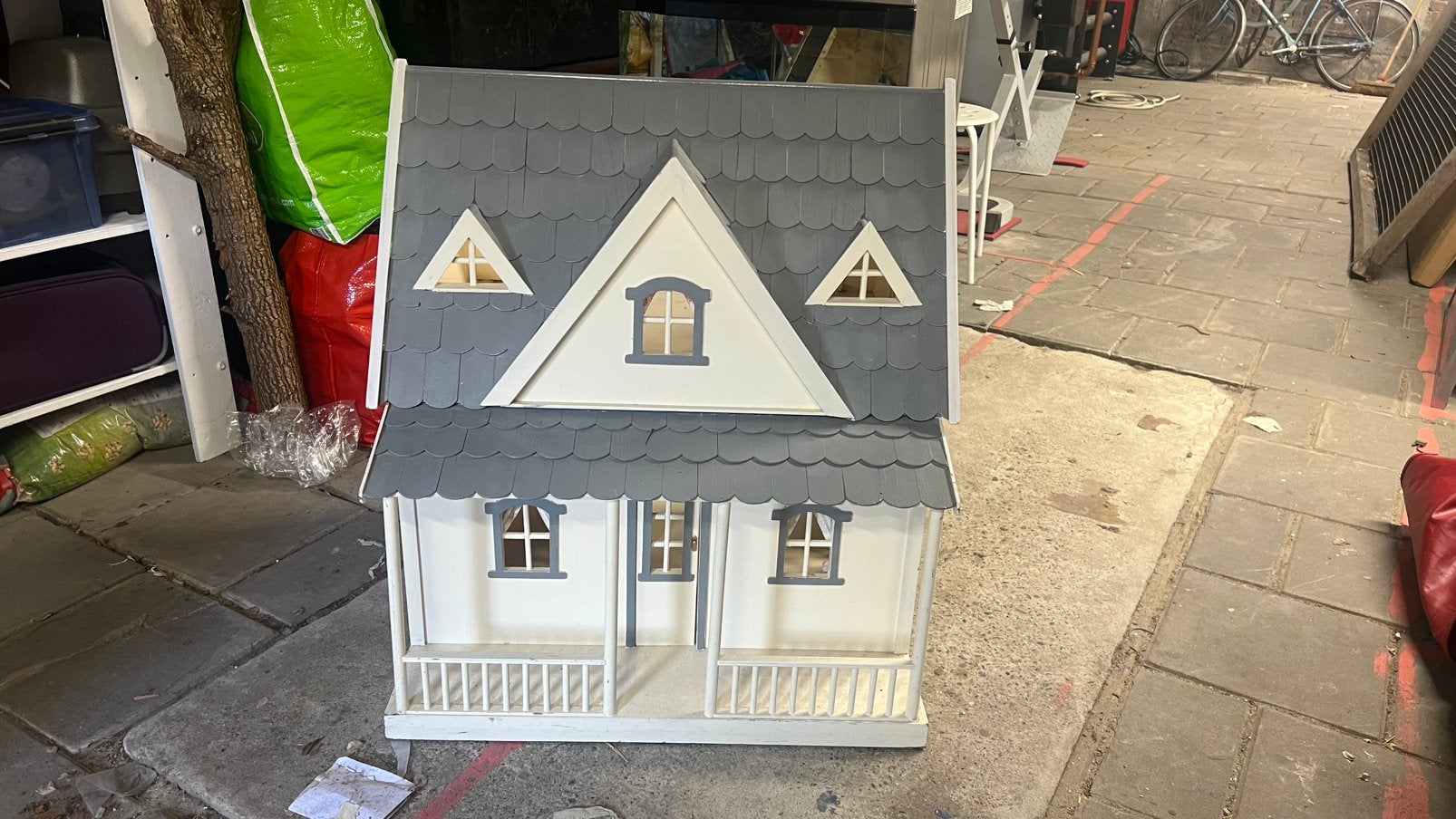 Handgemaakt poppenhuis - 1 of a kind, Ophalen, Zo goed als nieuw, Poppenhuis