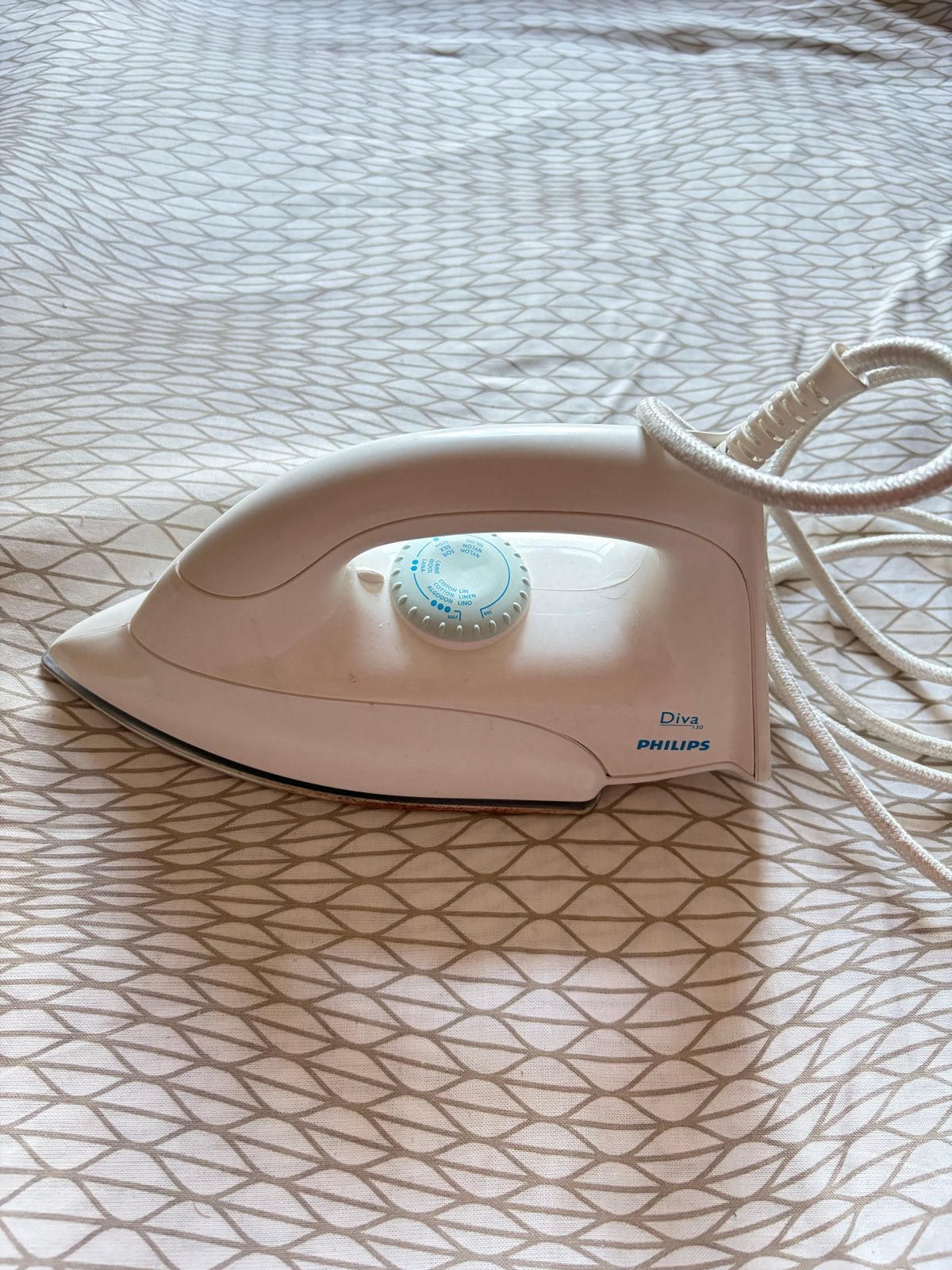 Philips Diva 130 Strijkijzer - Compact en Handig, Ophalen of Verzenden, Gebruikt, Strijkijzer met snoer