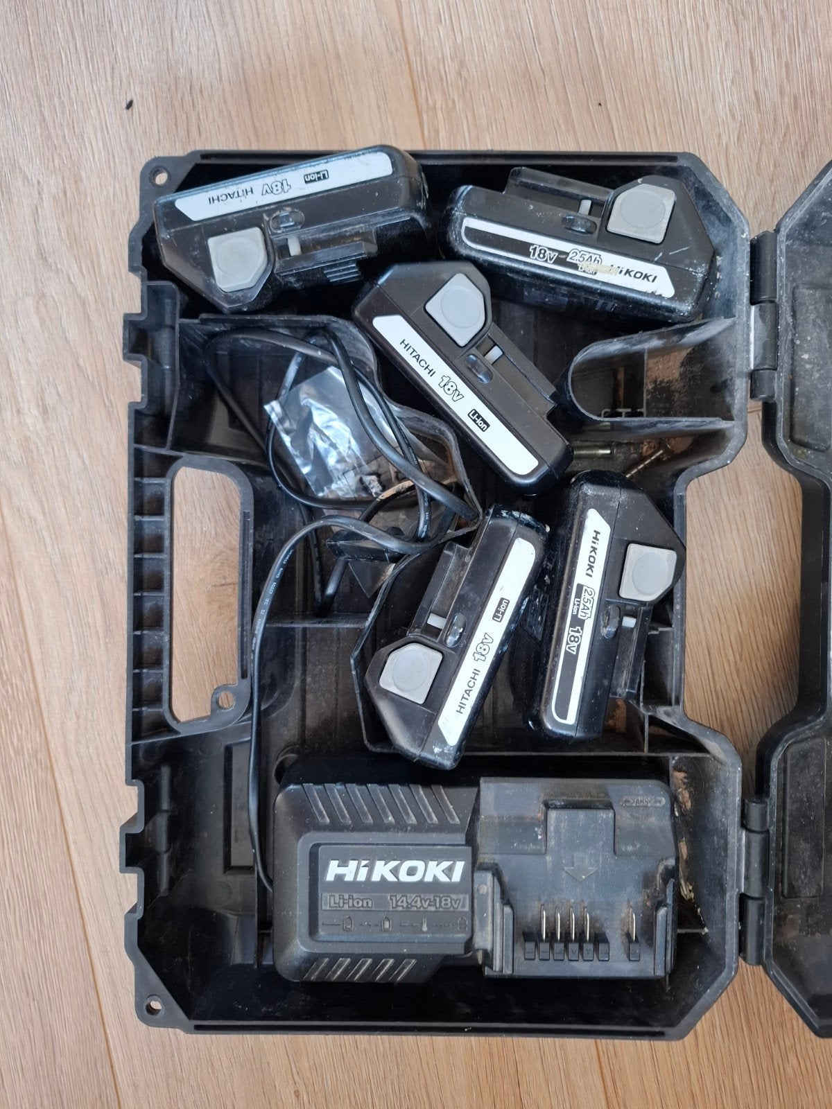 Accu's en oplader van Hikoki/Hitachi (18V), Ophalen, Gebruikt, Boor- en Schroefmachine