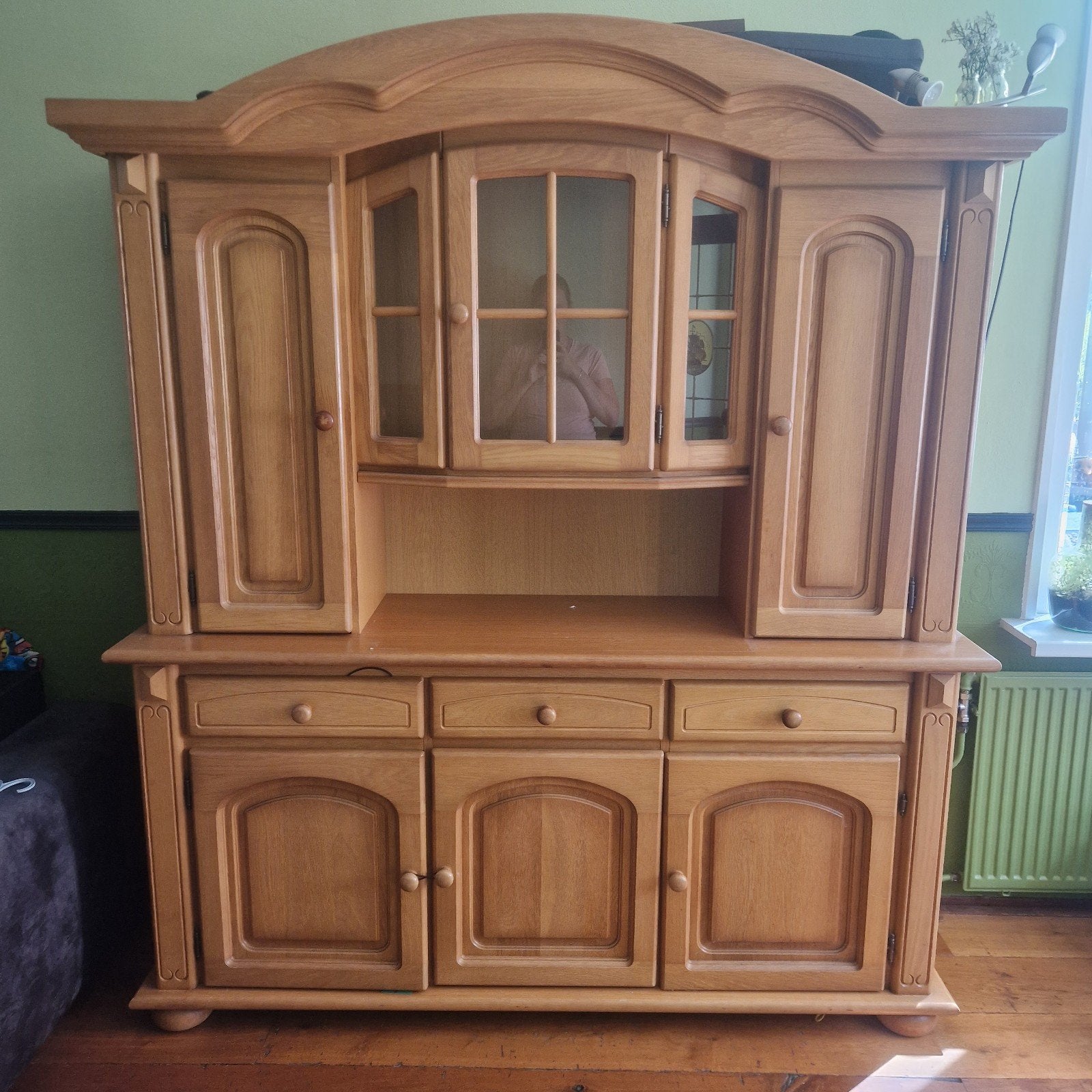 Kast. Massief eiken dressoir met vitrinekast, Ophalen, Glas, Gebruikt, Met deur(en)