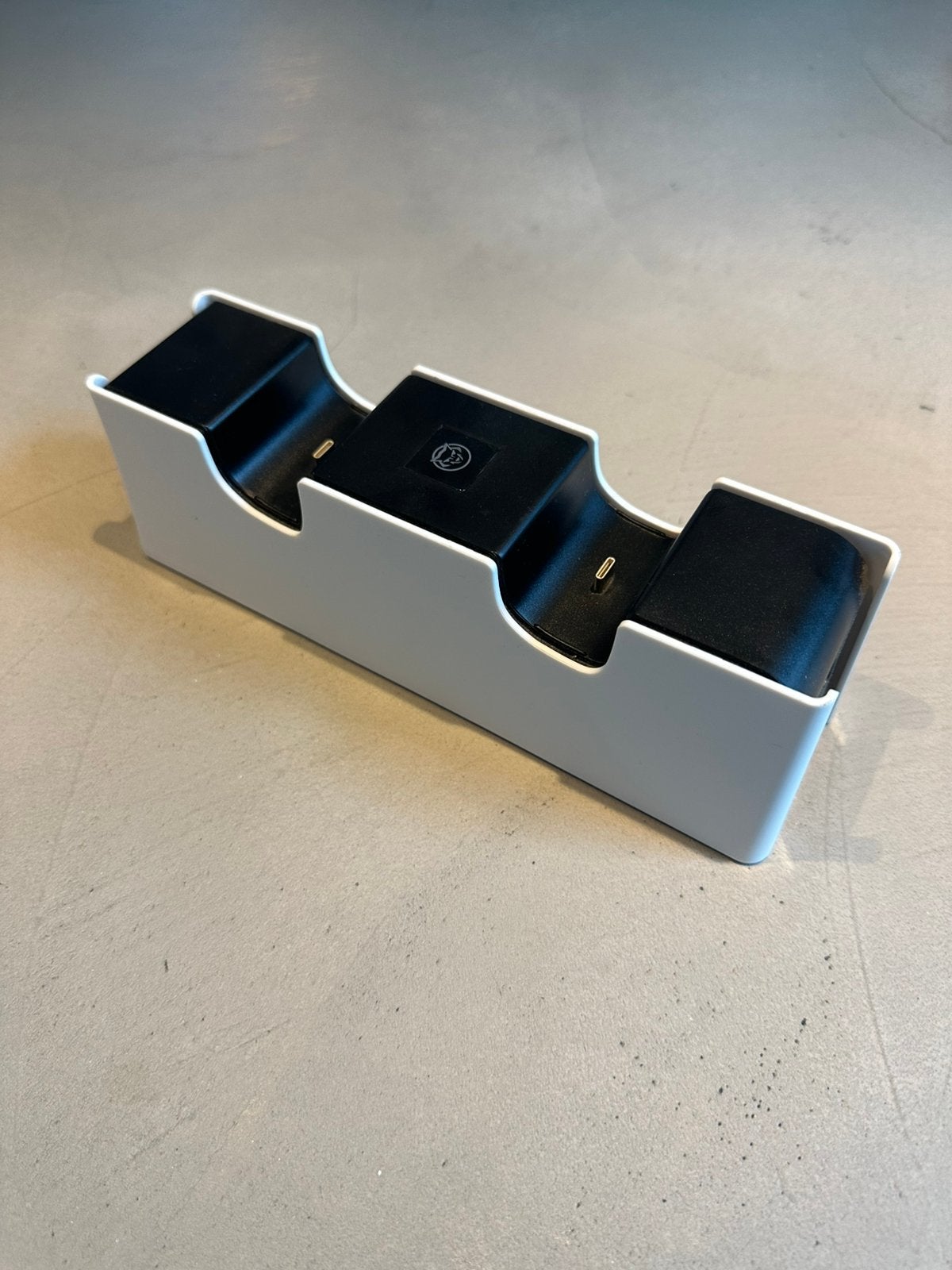Playstation 5: oplaadstation voor 2 controllers, Ophalen of Verzenden, Zo goed als nieuw, Voeding, Oplader of Kabel, PlayStation 5