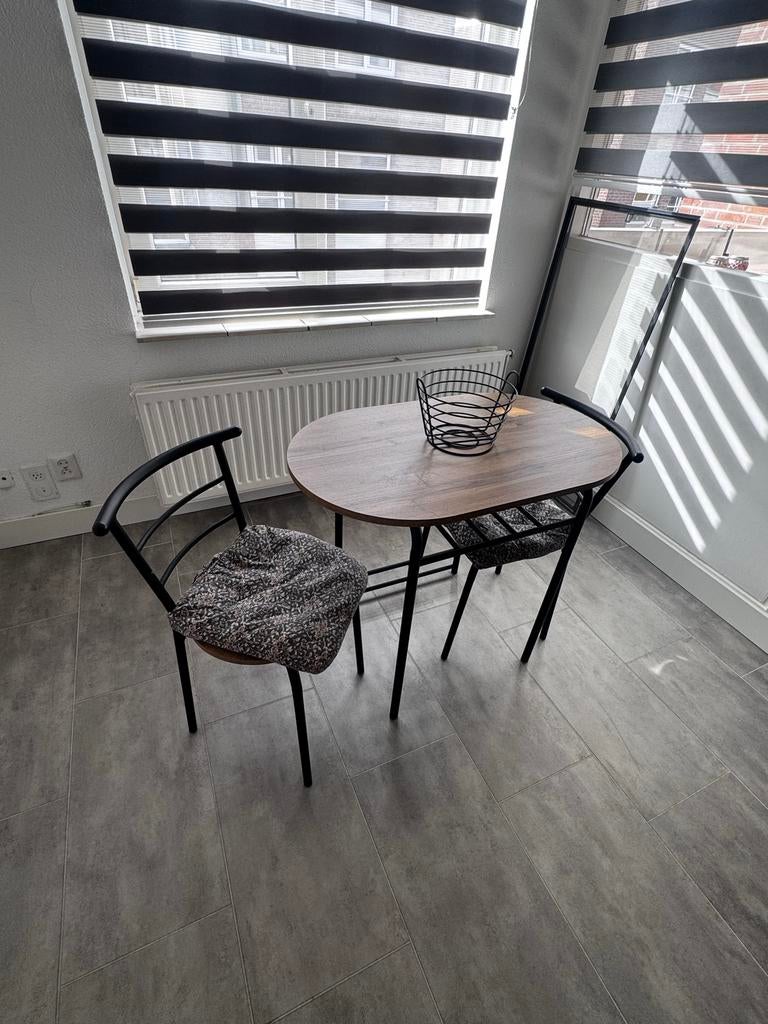Compacte eettafel met 2 stoelen - ideaal voor kleine ruimtes, Huis en Inrichting, Tafels | Eettafels, Ophalen, Gebruikt, 100 tot 150 cm