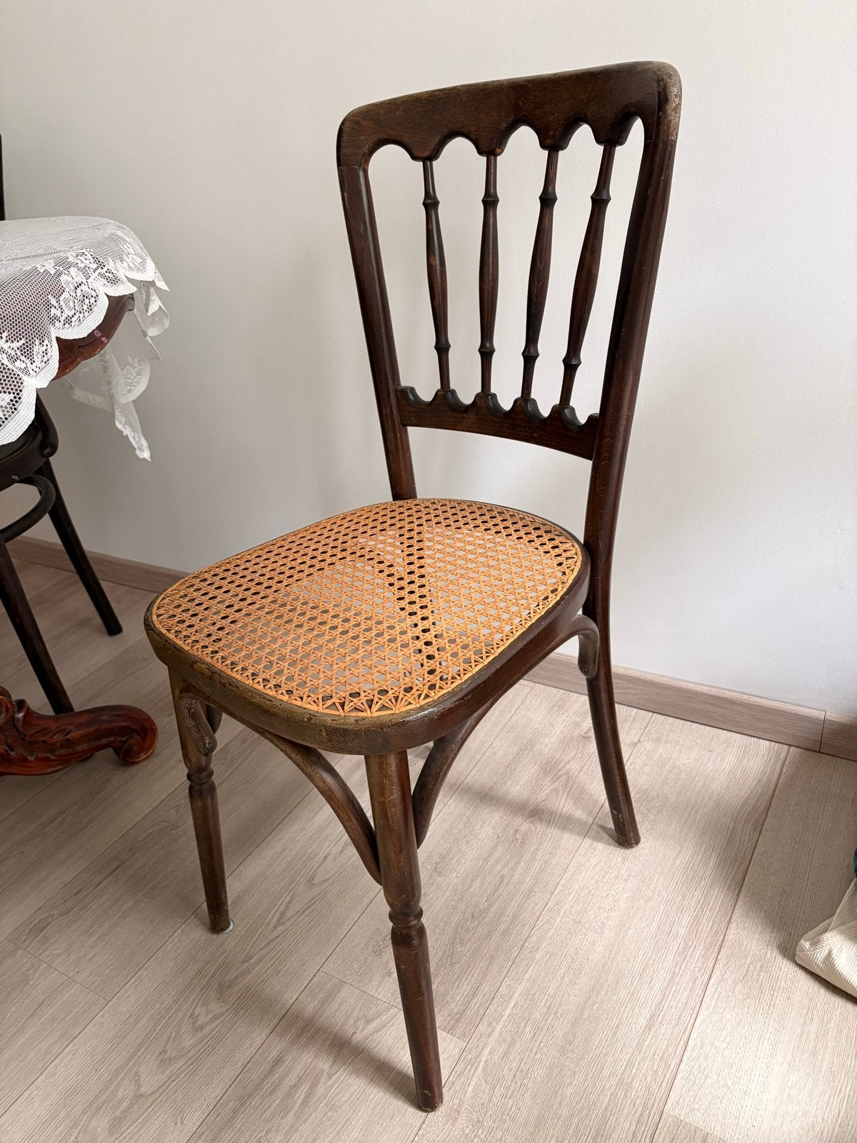 Antieke Thonet stoelen met rotan zitting, Ophalen