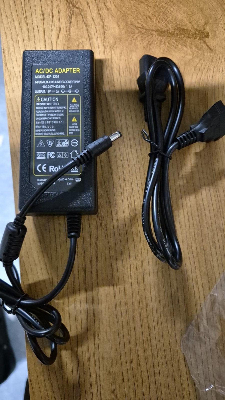 AC/DC Adapter DP-1205 - 12V 5A Voeding, Ophalen of Verzenden, Nieuw