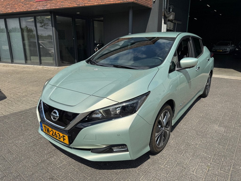 Nissan LEAF N-Connecta 40 kWh 360 CAMERA STOELVERW ACC DEALE, Auto's, Nissan, Gebruikt, 150 pk, Origineel Nederlands, 378 km