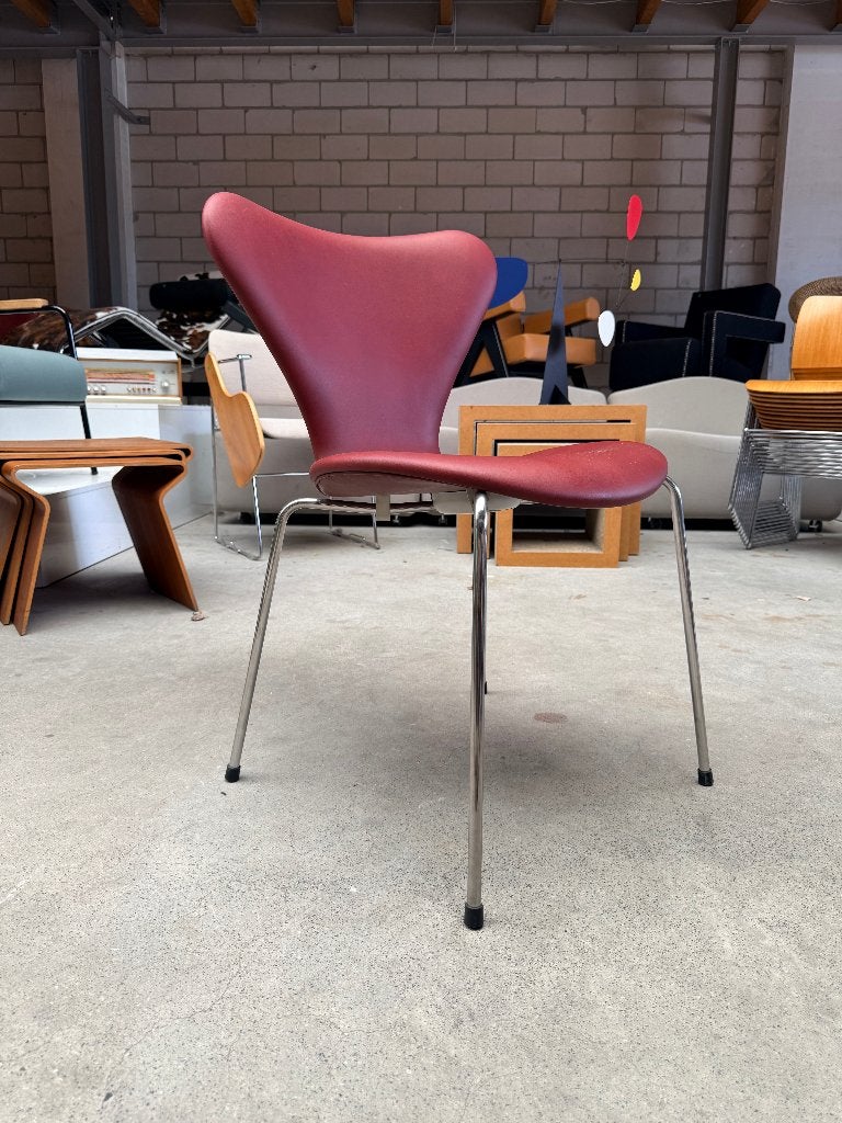 Fritz Hansen vlinderstoel in wijnrood leder (voorraad: 6), Huis en Inrichting, Stoelen, Ophalen, Vintage, Zo goed als nieuw, X