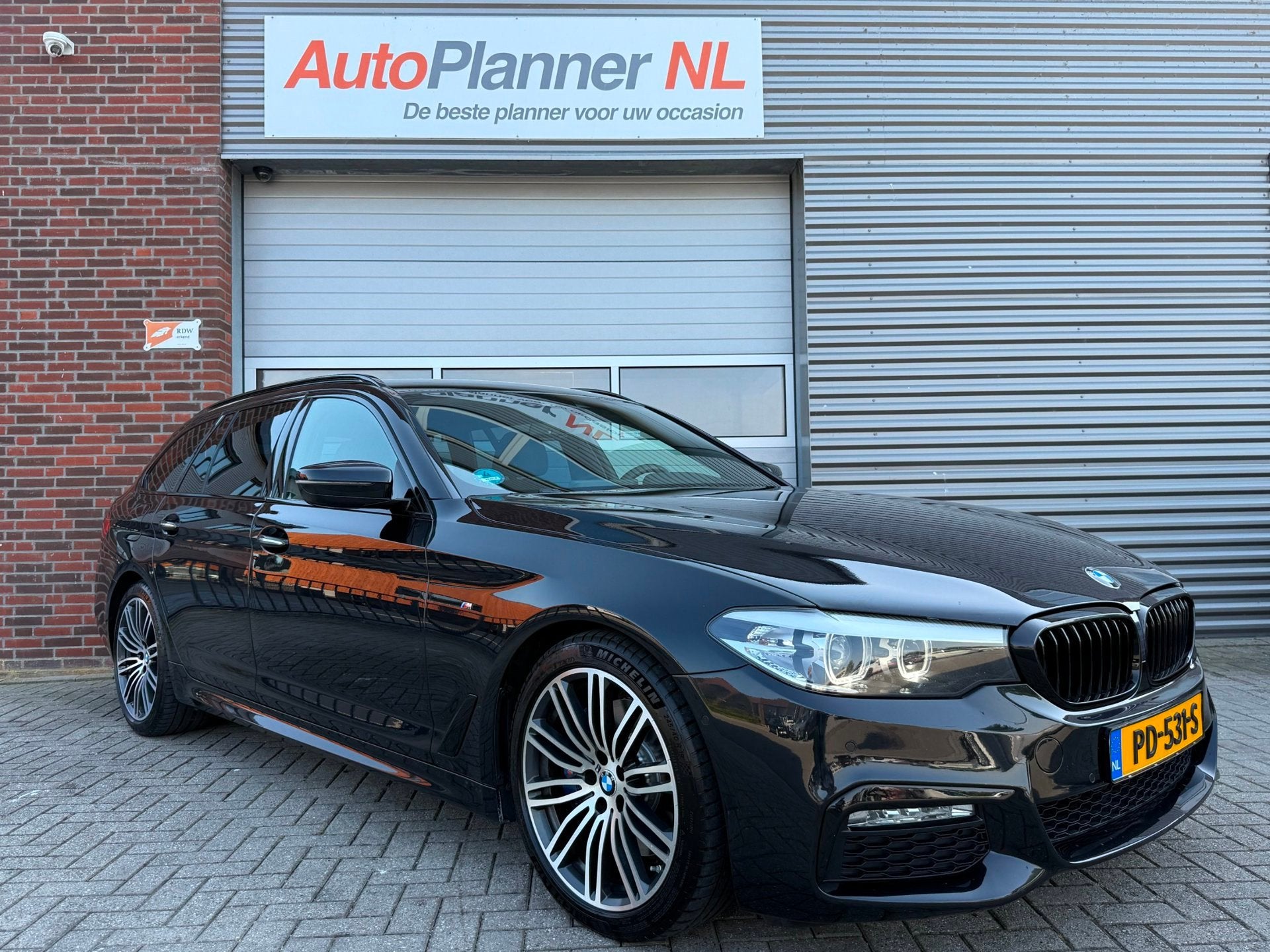 BMW 5-serie Touring 530d Executive M Sport! Cruise! H/K! Nav, Auto's, Automaat, Achterwielaandrijving, Gebruikt, 2000 kg