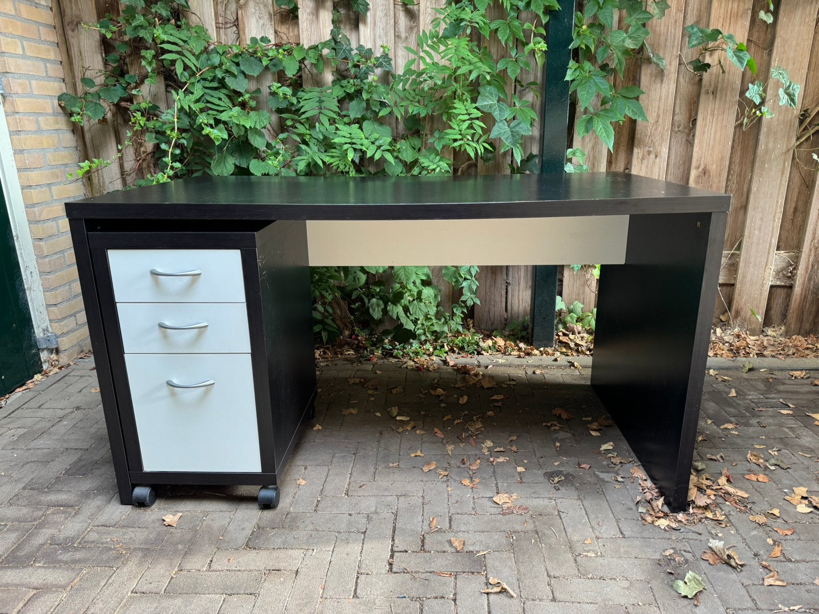 Zwart bureau met los ladeblok, Ophalen, Opbergruimte, Gebruikt, Hout