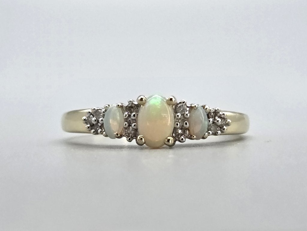 Gouden Vintage ring edelstenen opaal en diamanten. 2026/544, Ophalen of Verzenden, Goud, Ring, Met edelsteen