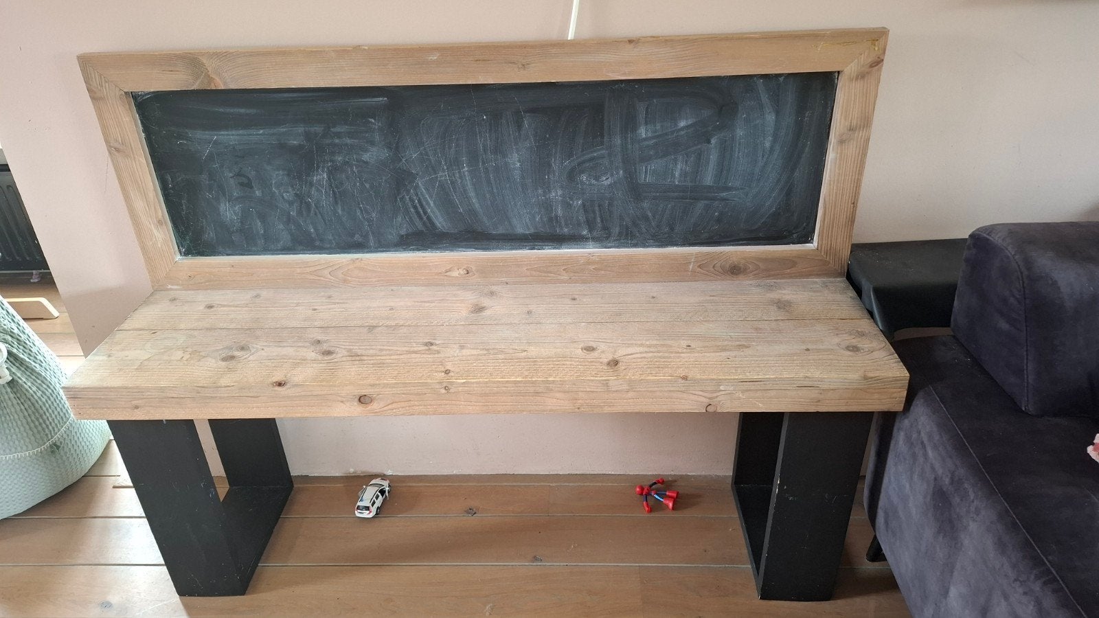 kindermeubel-bureau met krijt/magneetbord, Ophalen