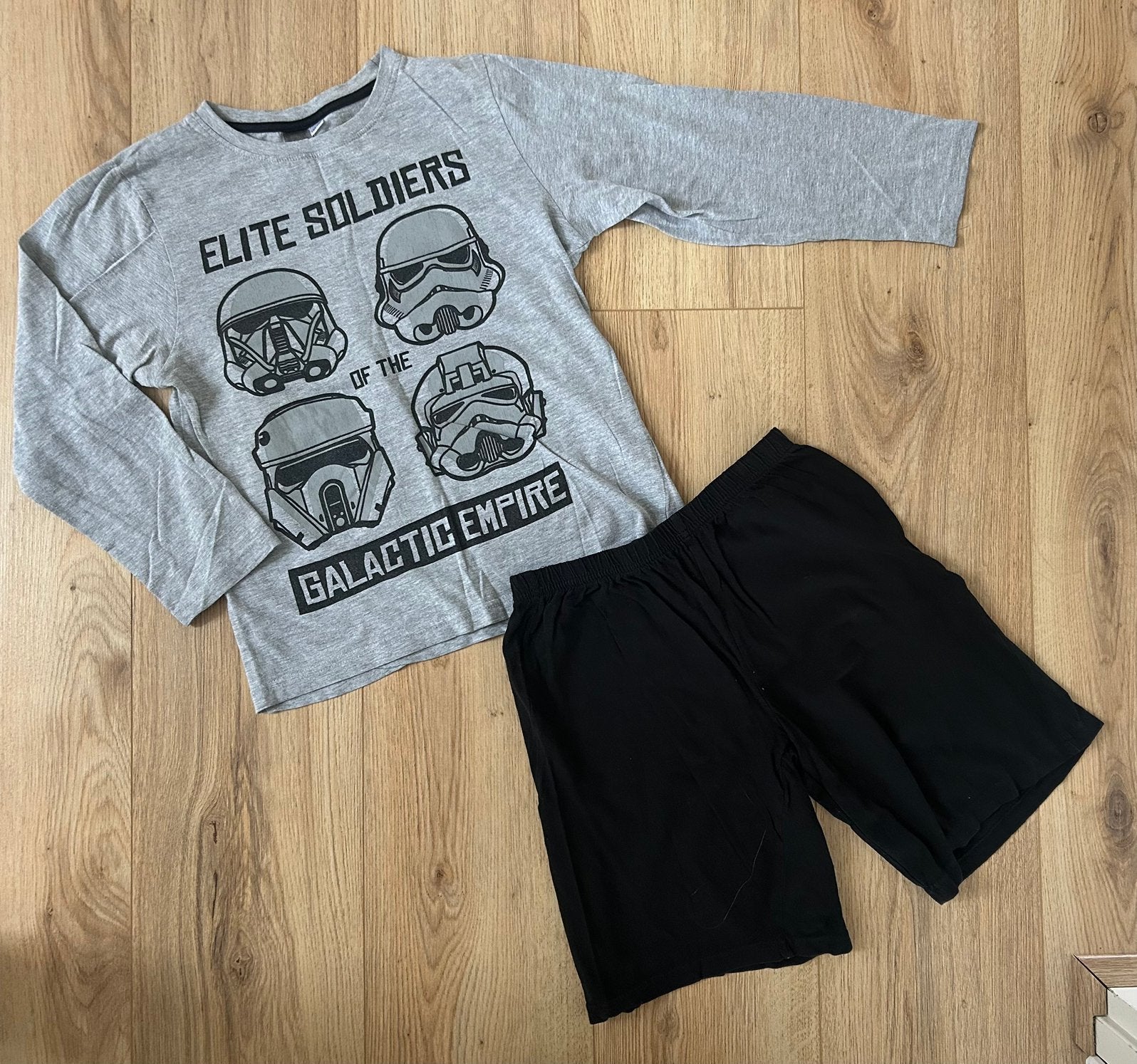 Stoer Star Wars pyjama jongen lange mouw korte broek 134 140, Ophalen of Verzenden, Gebruikt, Jongen, Nacht- of Onderkleding