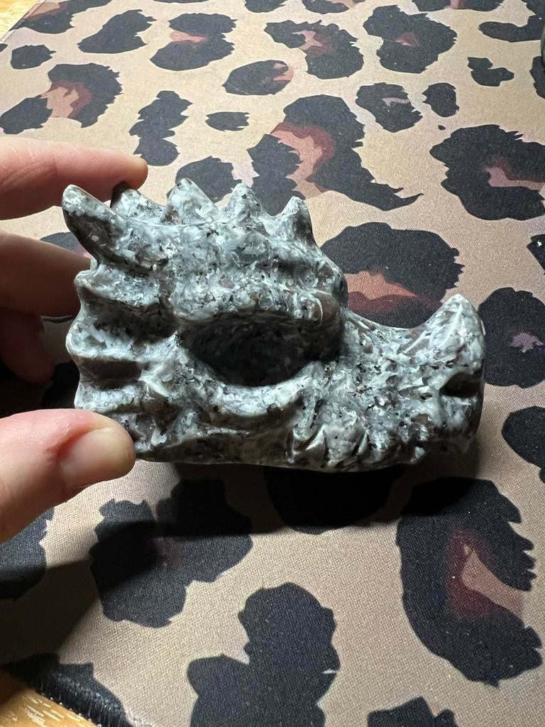 Draken schedel Yooperlight 9 cm - Mysterieus UV effect, Ophalen of Verzenden, Mineraal