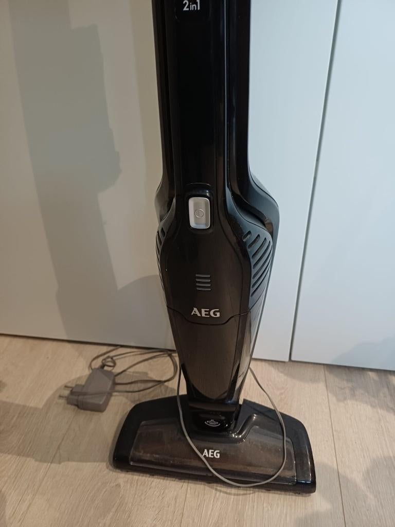 AEG 2-in-1 steelstofzuiger + kruimeldief, Ophalen, Gebruikt, Reservoir, Kruimeldief