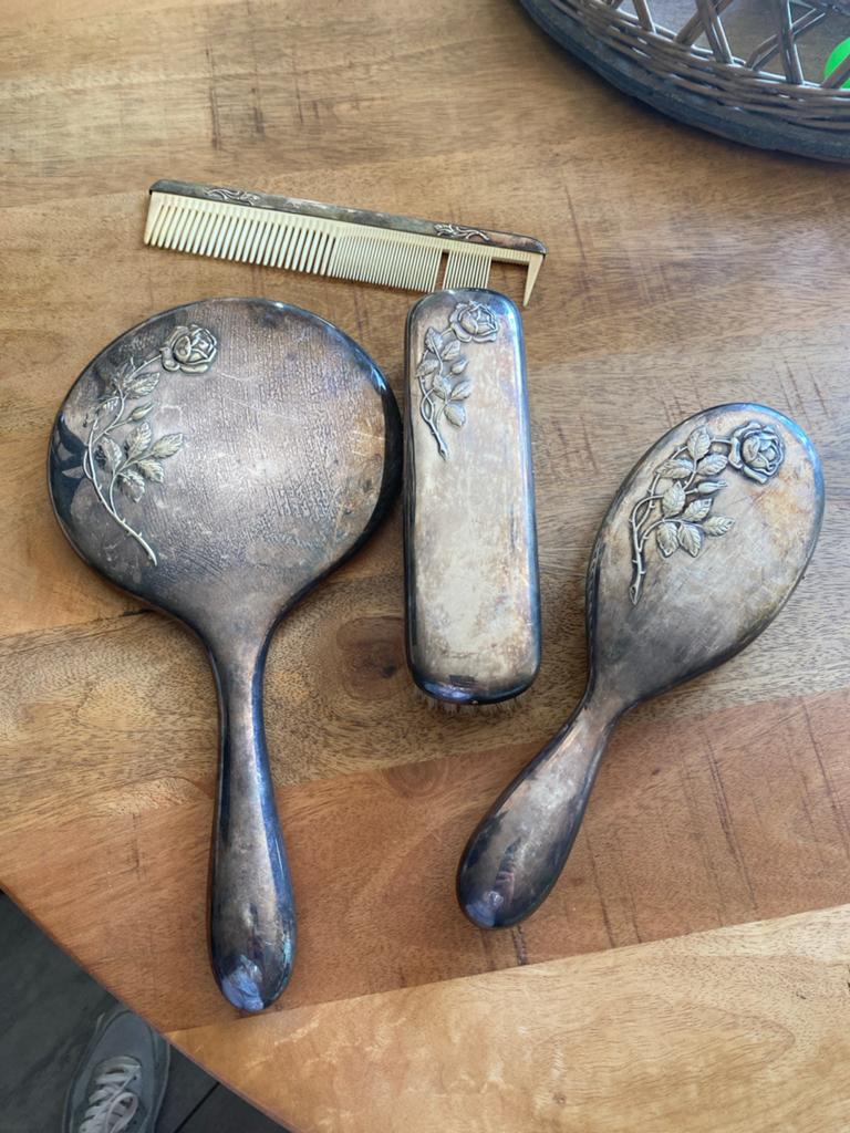 Antieke verzilverde kaptafelset met roosdecoratie, Antiek en Kunst, Ophalen, Overige vormen, Minder dan 50 cm, Minder dan 100 cm