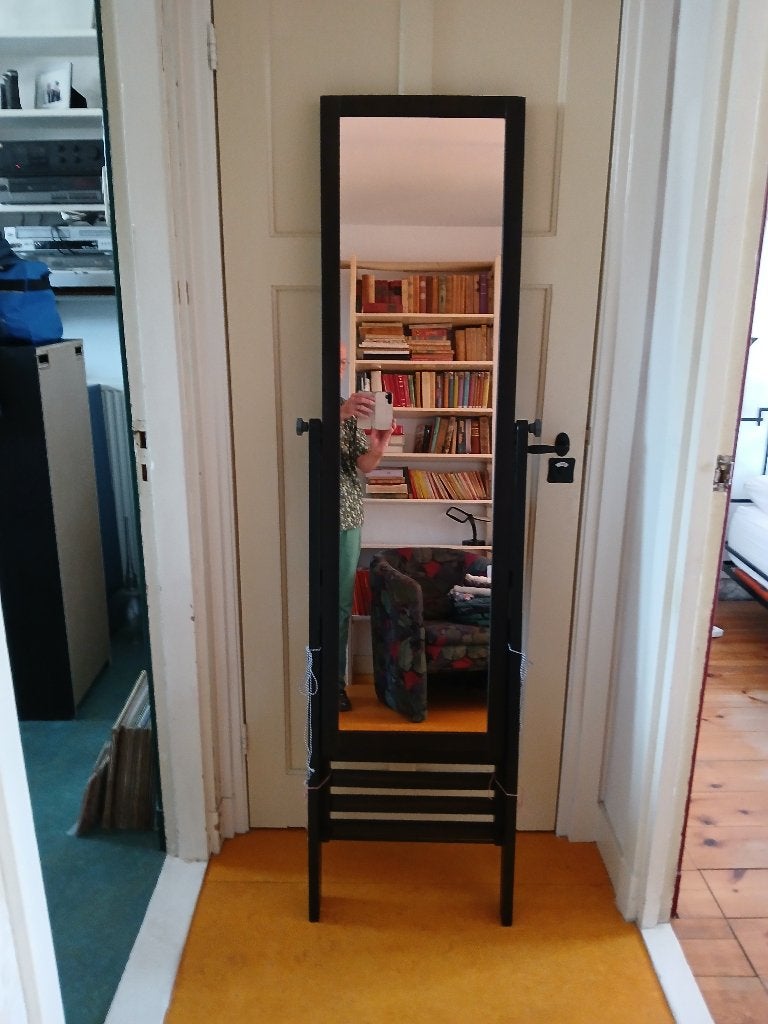 IKEA ISFJORDEN Passpiegel met standaard en plank, Ophalen, Gebruikt, 150 tot 200 cm, Rechthoekig