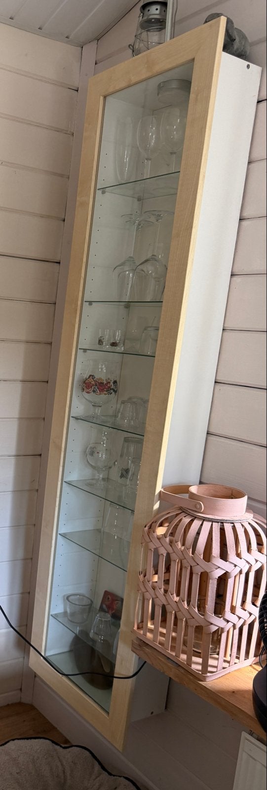 Glazen vitrinekast met houten frame 43x20x170, Huis en Inrichting, Kasten | Vitrinekasten, Met plank(en), Gebruikt, 200 cm of meer