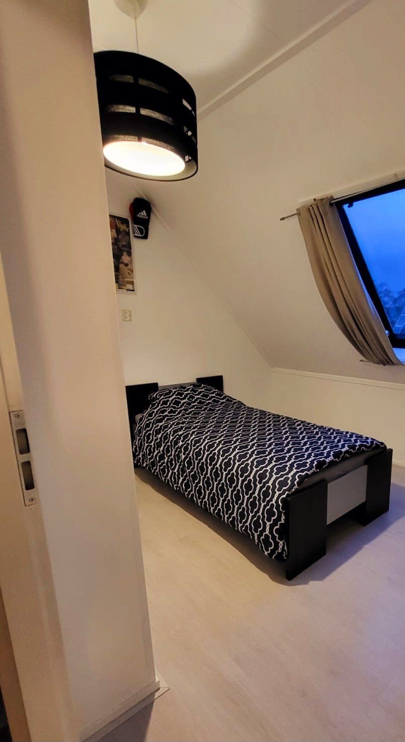 Een persoon bed, Ophalen, 90 cm, Eenpersoons, Zo goed als nieuw