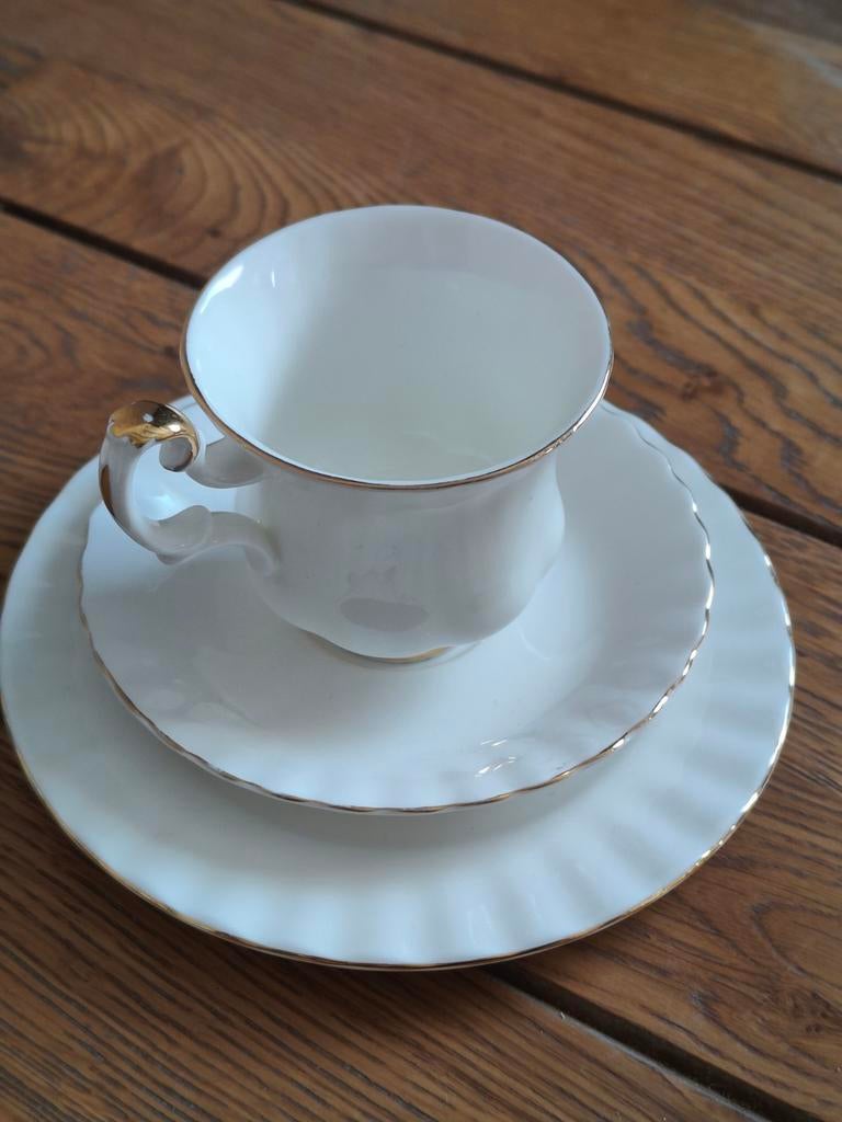 Royal Albert, Val D'or servies setje. Kop en bordjes, Ophalen of Verzenden