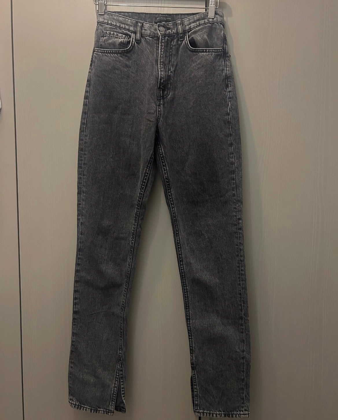 Grijze My Jewellery jeans met split maat 27, Ophalen of Verzenden, Zo goed als nieuw, Grijs, W27 (confectie 34) of kleiner