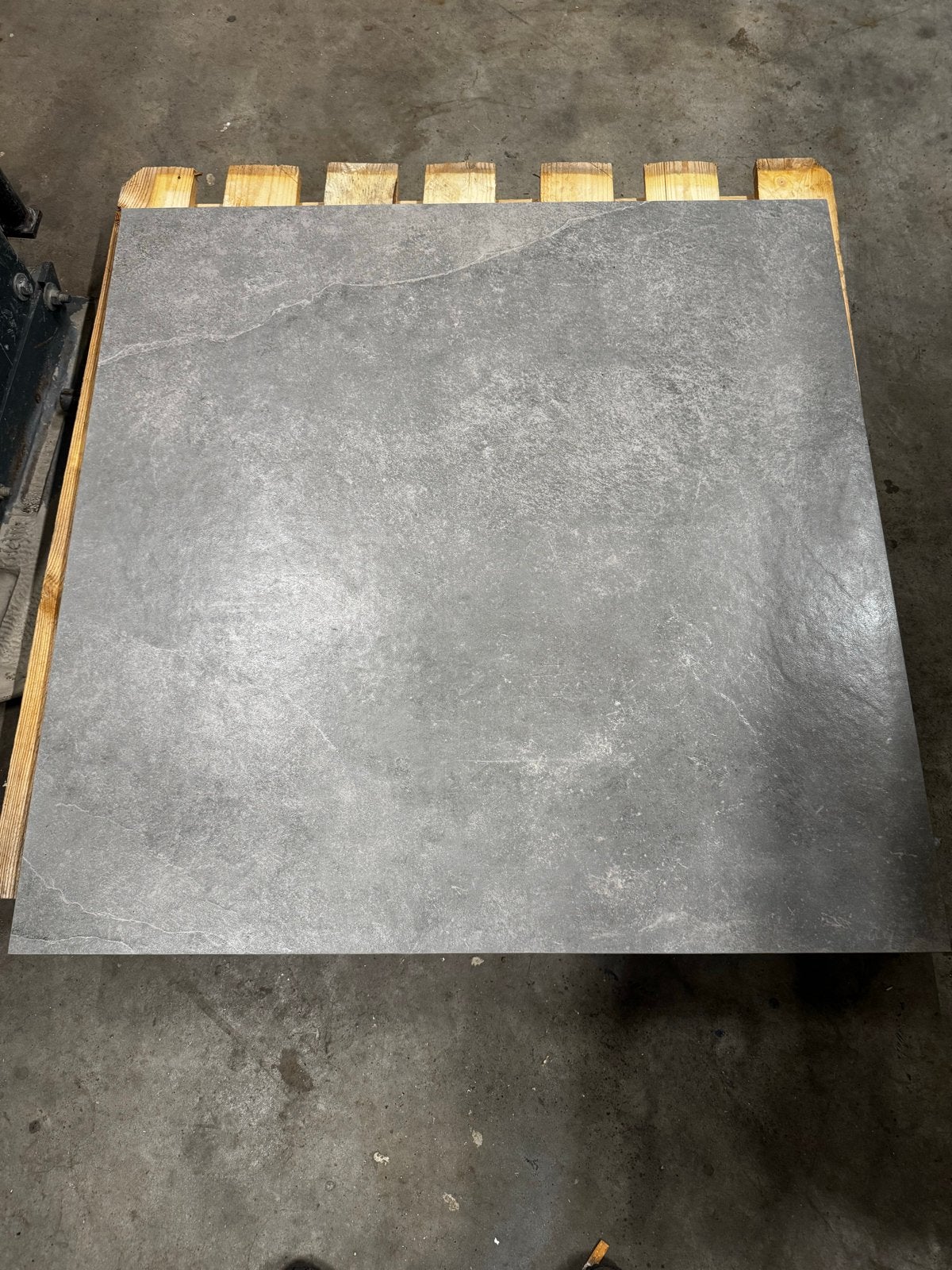 2 Grijze Keramische Tegels 90x90x3 cm - Ideaal voor Buiten, Ophalen, 60 cm of meer, Keramiek, Zo goed als nieuw