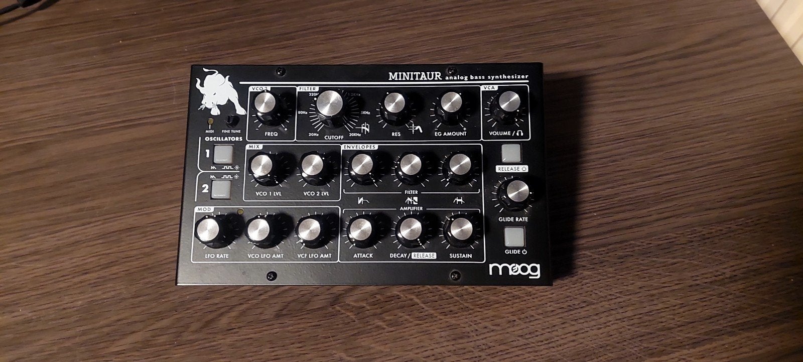 Moog Minitaur analoge bassynthesizer, Overige merken, Zo goed als nieuw, Met midi-aansluiting, Overige aantallen