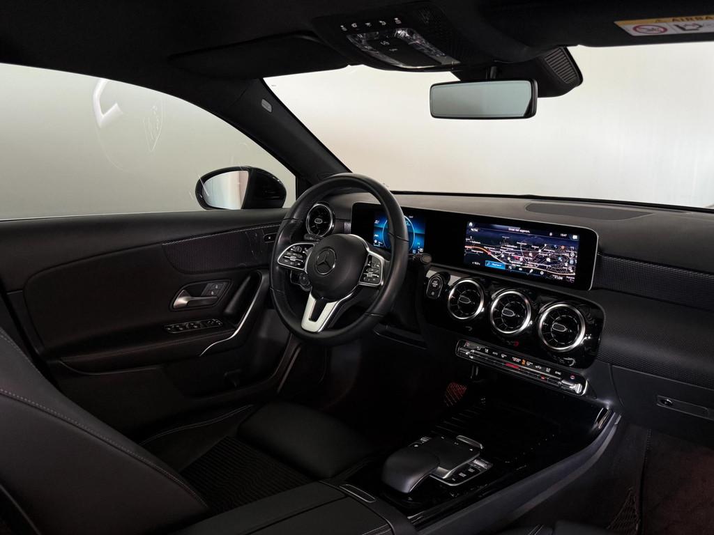 Mercedes-Benz A-klasse A200 LED/Camera/Widescreen, Auto's, Gebruikt, Zwart, 4 cilinders, Met garantie (alle)