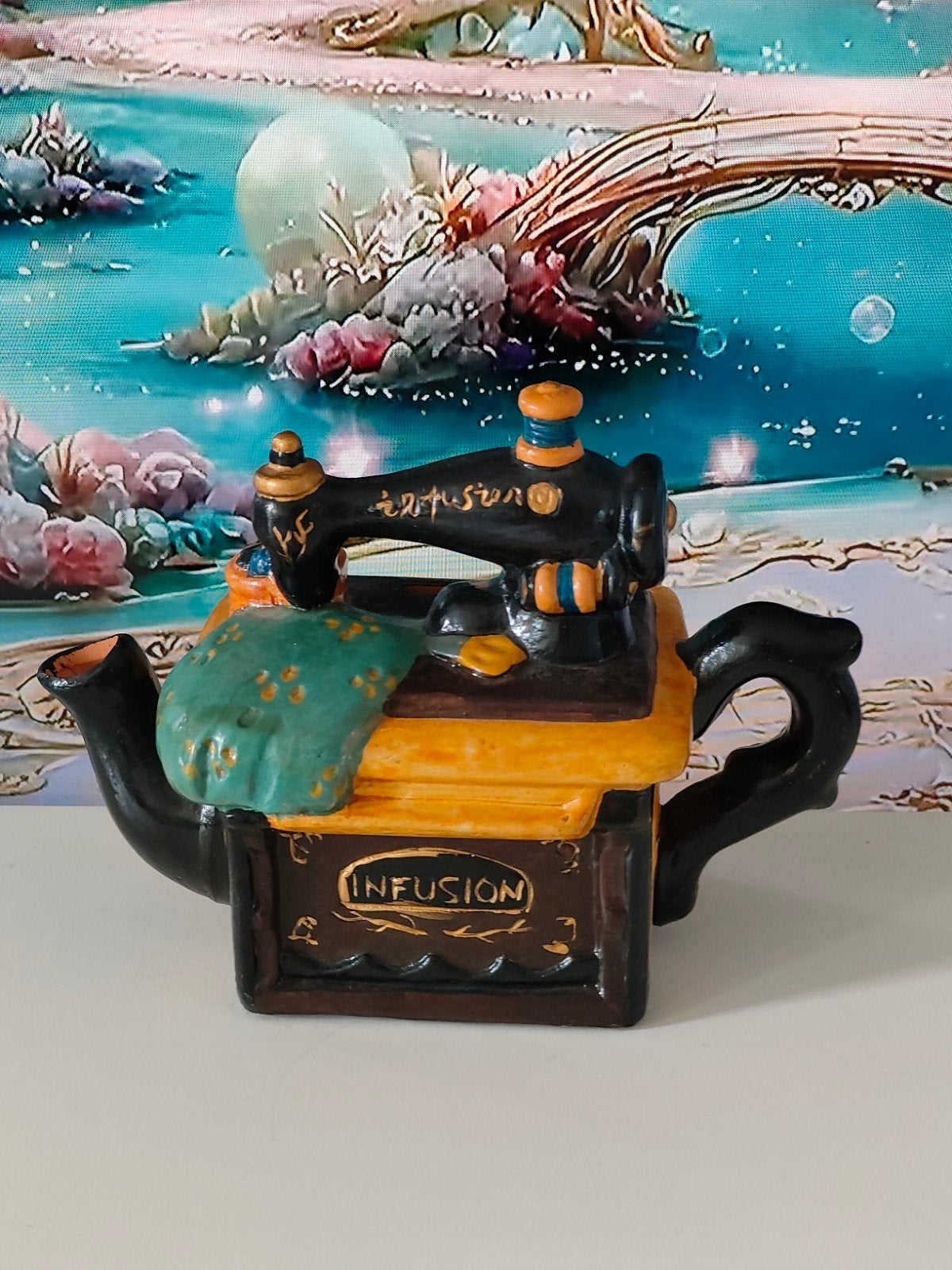 Decoratieve spaarpot met theepot design – naaimachine thema, Ophalen of Verzenden, Dier