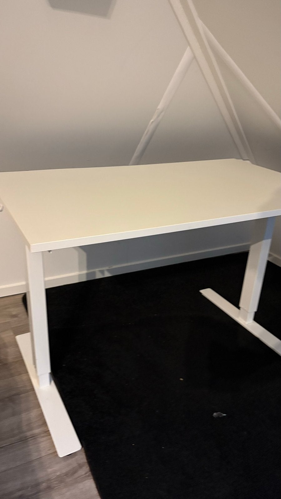 Wit Zit-sta Bureau - Verstelbaar, Huis en Inrichting, Ophalen, Zit-sta bureau, Elektrisch, Spaanplaat of MDF