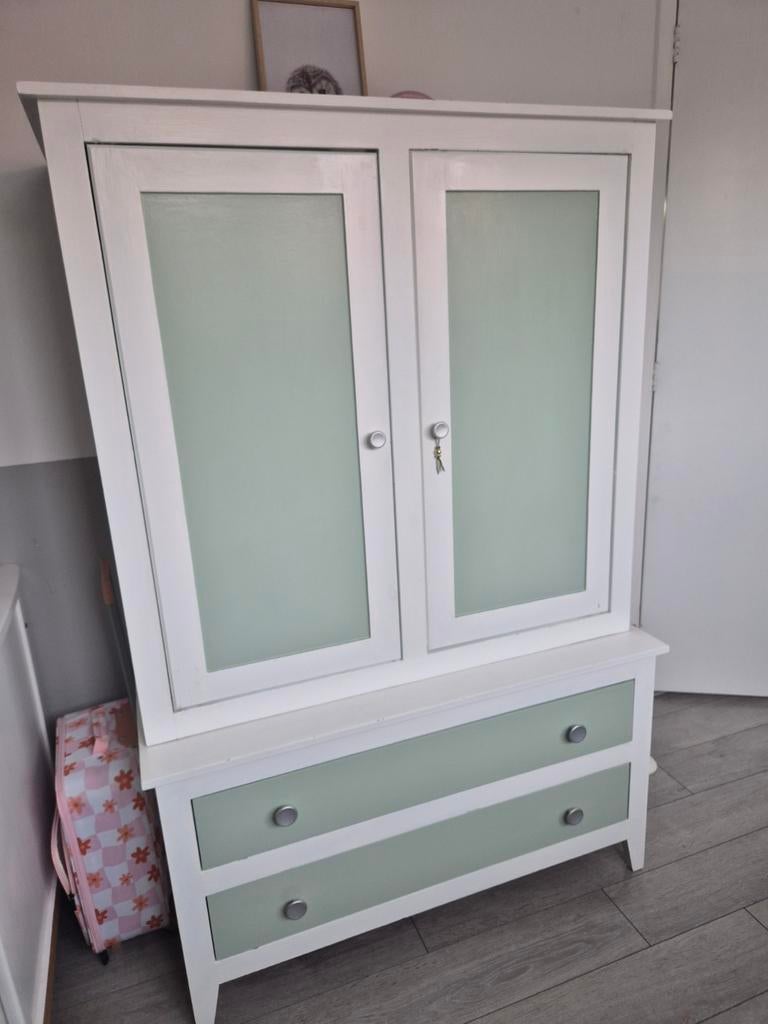 Babykamer kast - eventueel met bed en commode, Kinderen en Baby's, Kinderkamer | Commodes en Kasten, Gebruikt, Kast, 50 tot 70 cm