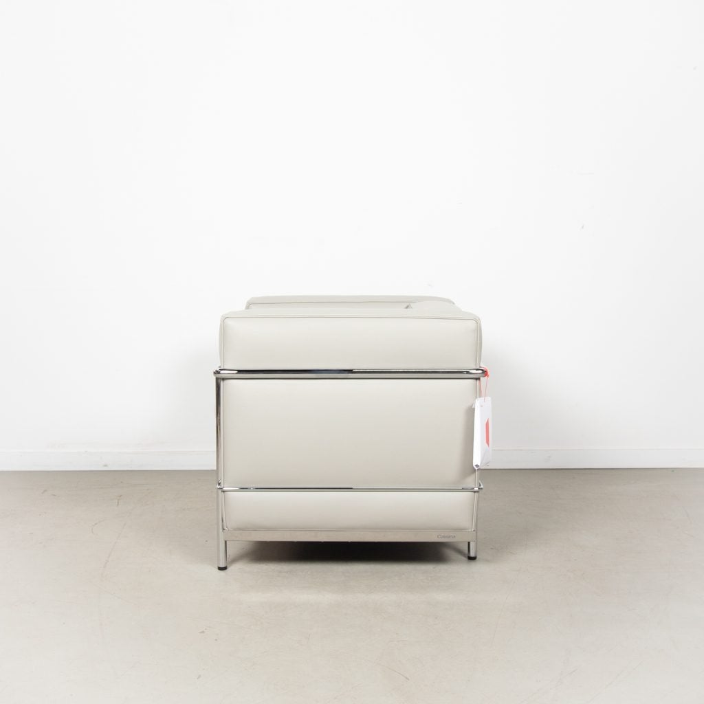 Cassina LC2 Fauteuil Lichtgrijs Leer, Niet ingevuld, Nieuw, Niet ingevuld, Niet ingevuld