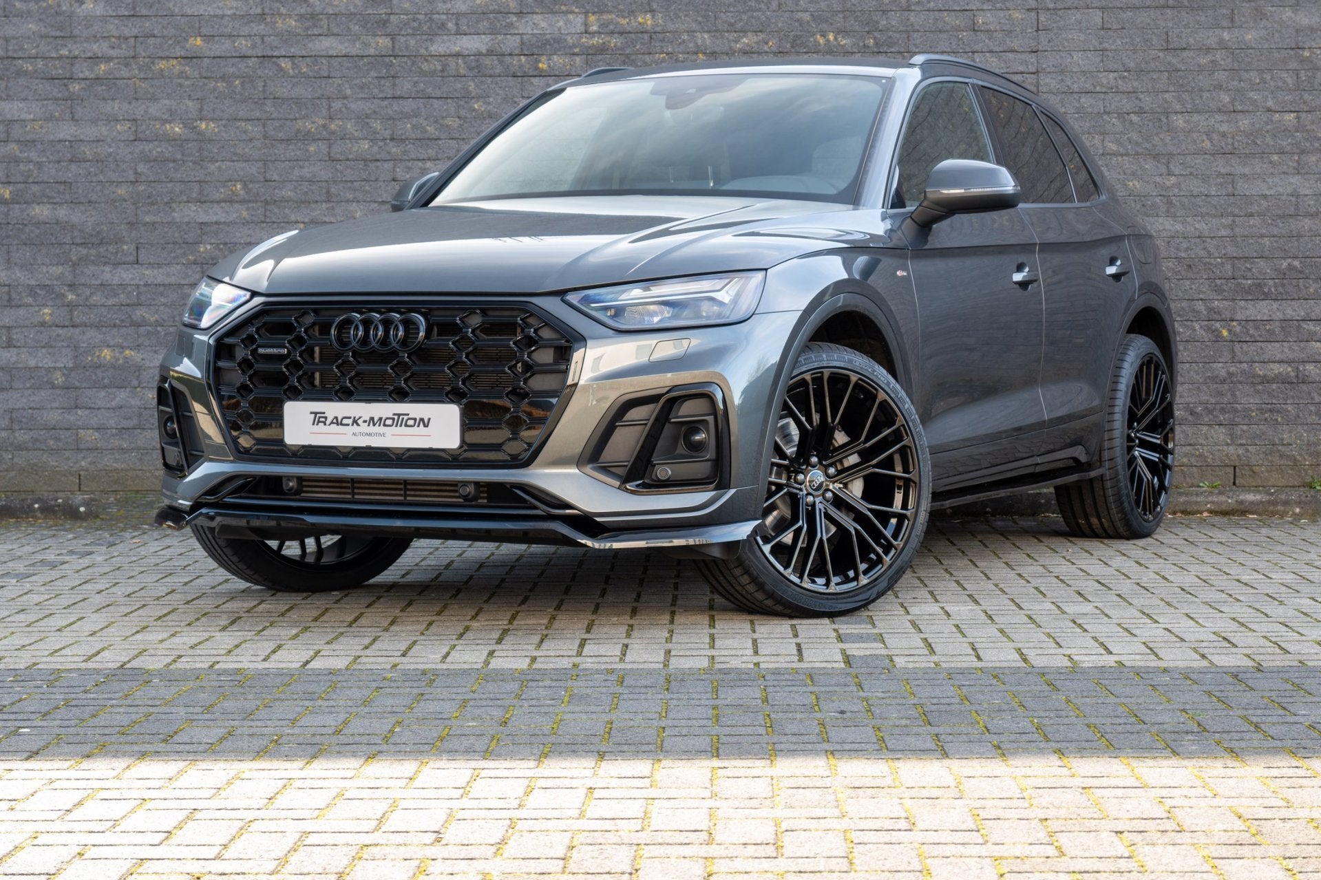 Audi Q5 50 TFSI e S edition Competition GREY & BLACK, Automaat, Gebruikt, Euro 6, Leder en Stof