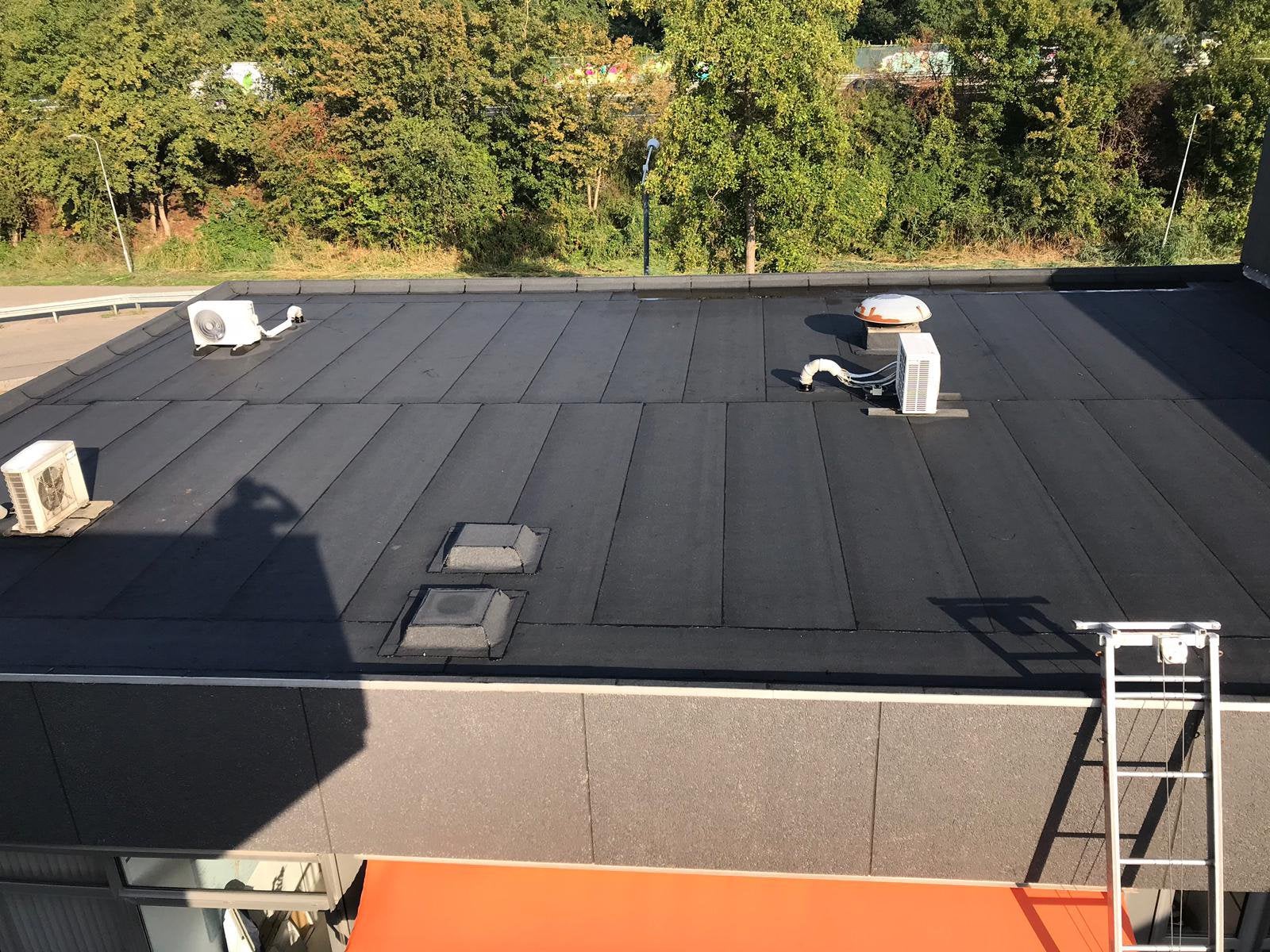 Plat dak bitumen, Ophalen, Steen of Klei, Zwart, Zo goed als nieuw