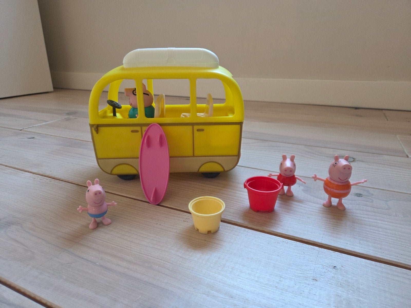Peppa Pig Camper met figuren en accessoires, Ophalen of Verzenden, Gebruikt