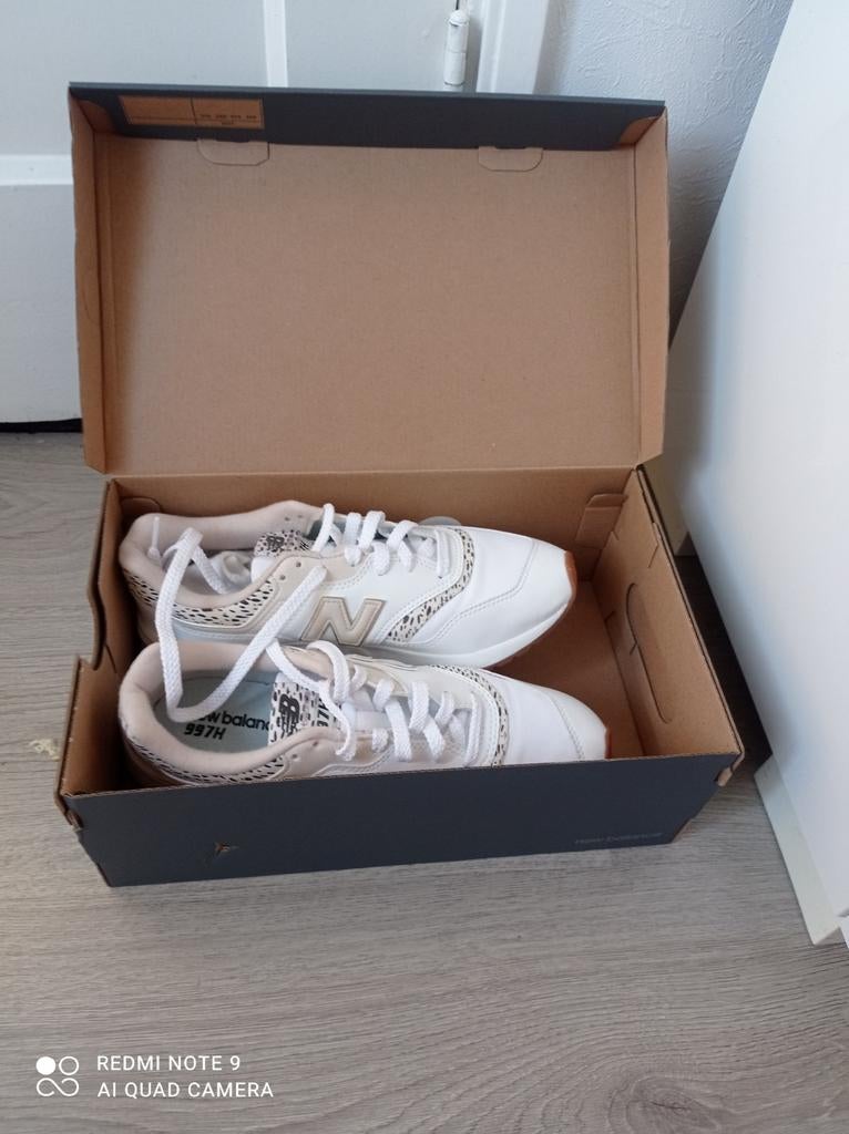 Balance997 Sneakers Dames
39, Kleding | Dames, Schoenen, Ophalen of Verzenden, Nieuw, Sneakers of Gympen