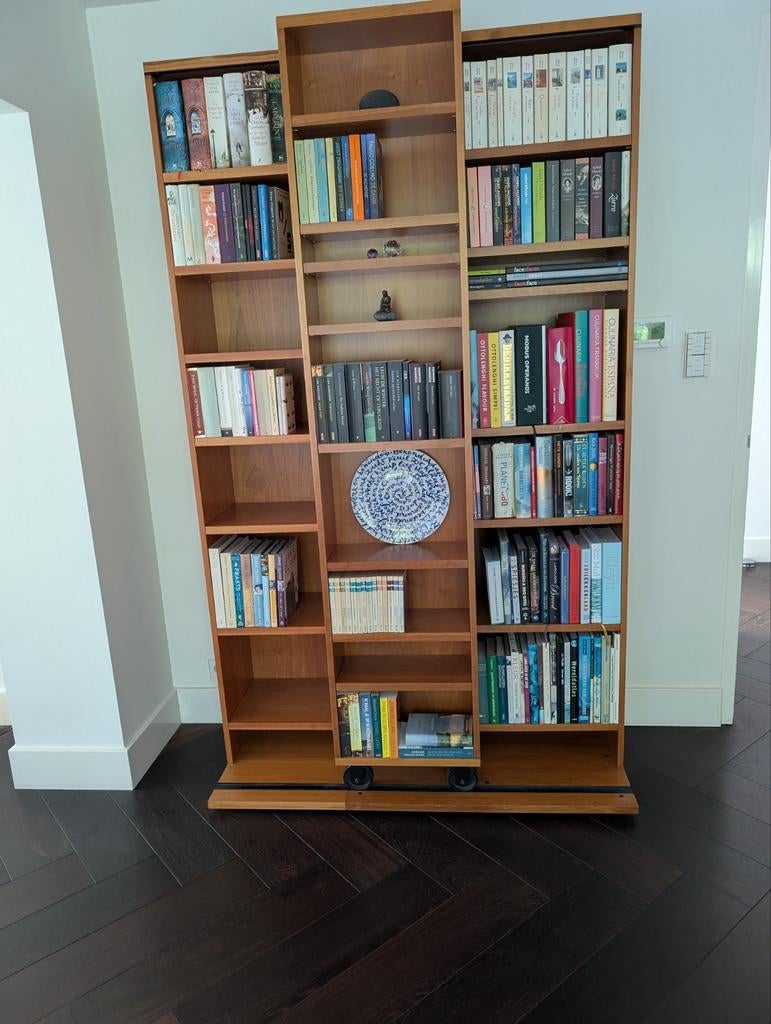 Punt Mobles Literatura - Kast met verschuifbaar voorpaneel, Ophalen, Gebruikt, 100 tot 150 cm, 200 cm of meer