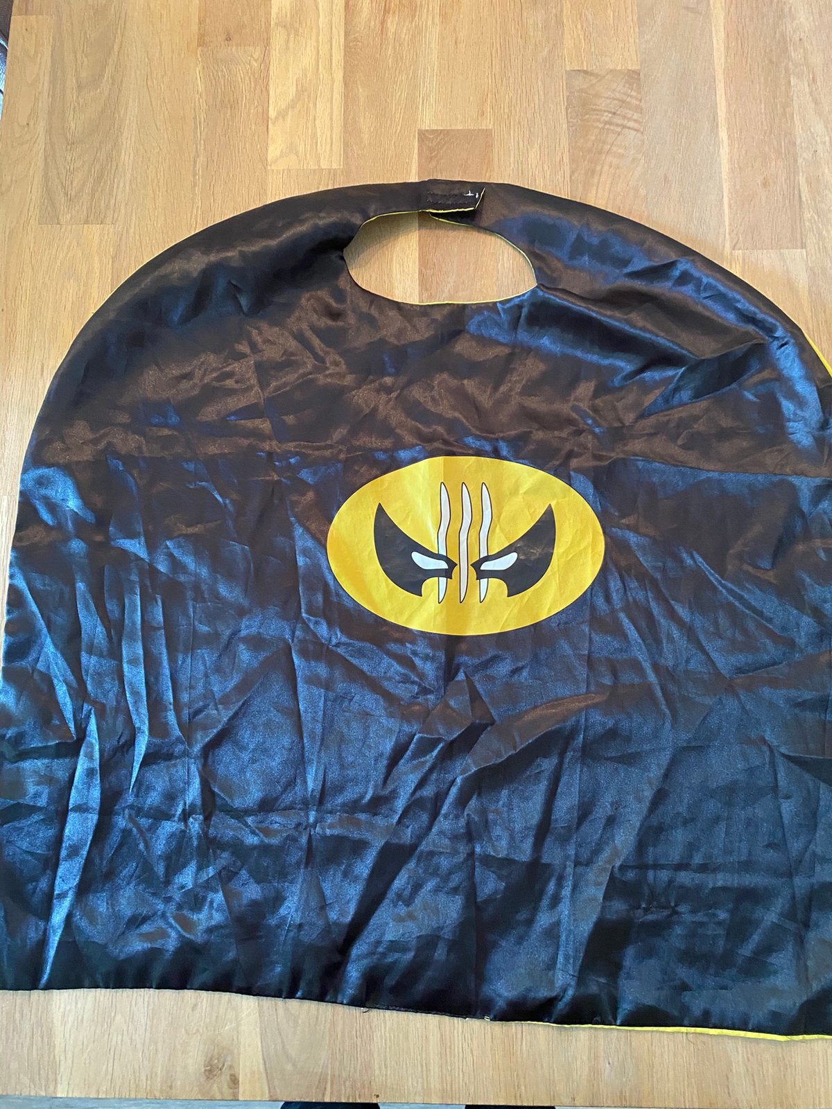 Batman cape, namaak, Kinderen en Baby's, Carnavalskleding en Verkleedspullen, Ophalen of Verzenden, Gebruikt, Jongen of Meisje