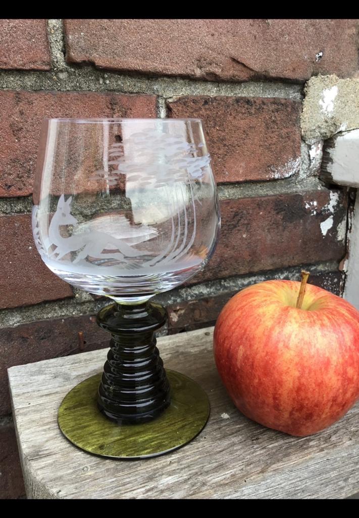 Wijnglas, roemer, gegraveerde vos. Naam Wim er ín gegraveerd, Ophalen of Verzenden, Zo goed als nieuw, Overige typen