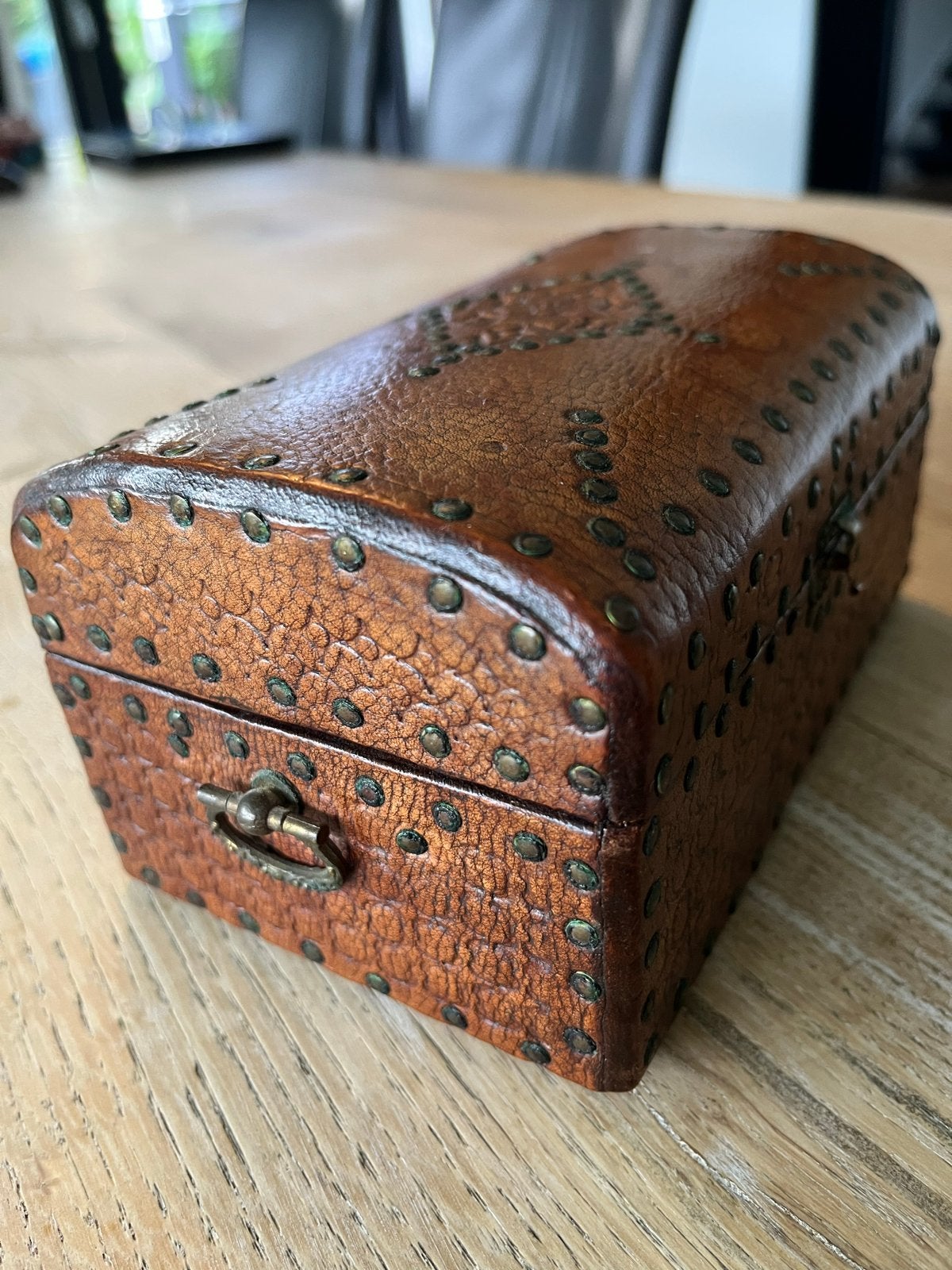Spaans Revival Stijl kistje met Leer en Koperen Studs, Ophalen of Verzenden