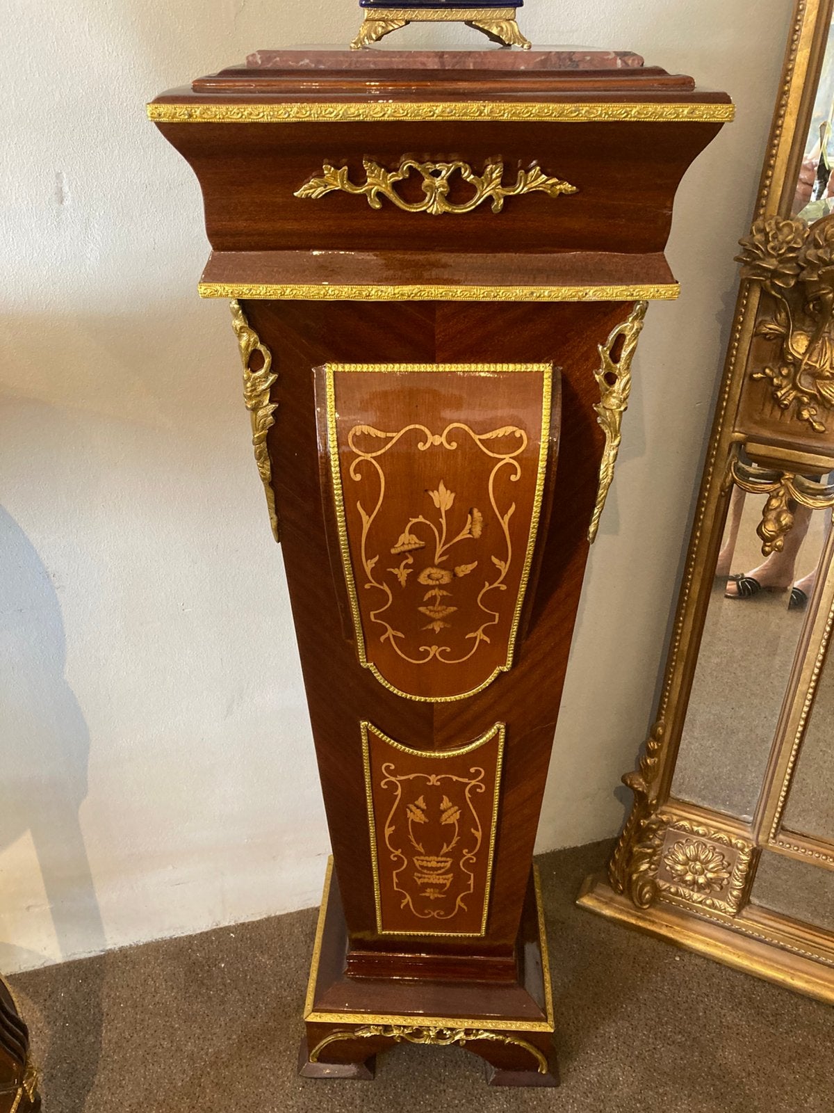 Marqueterie staander 1m17 hoog, Ophalen