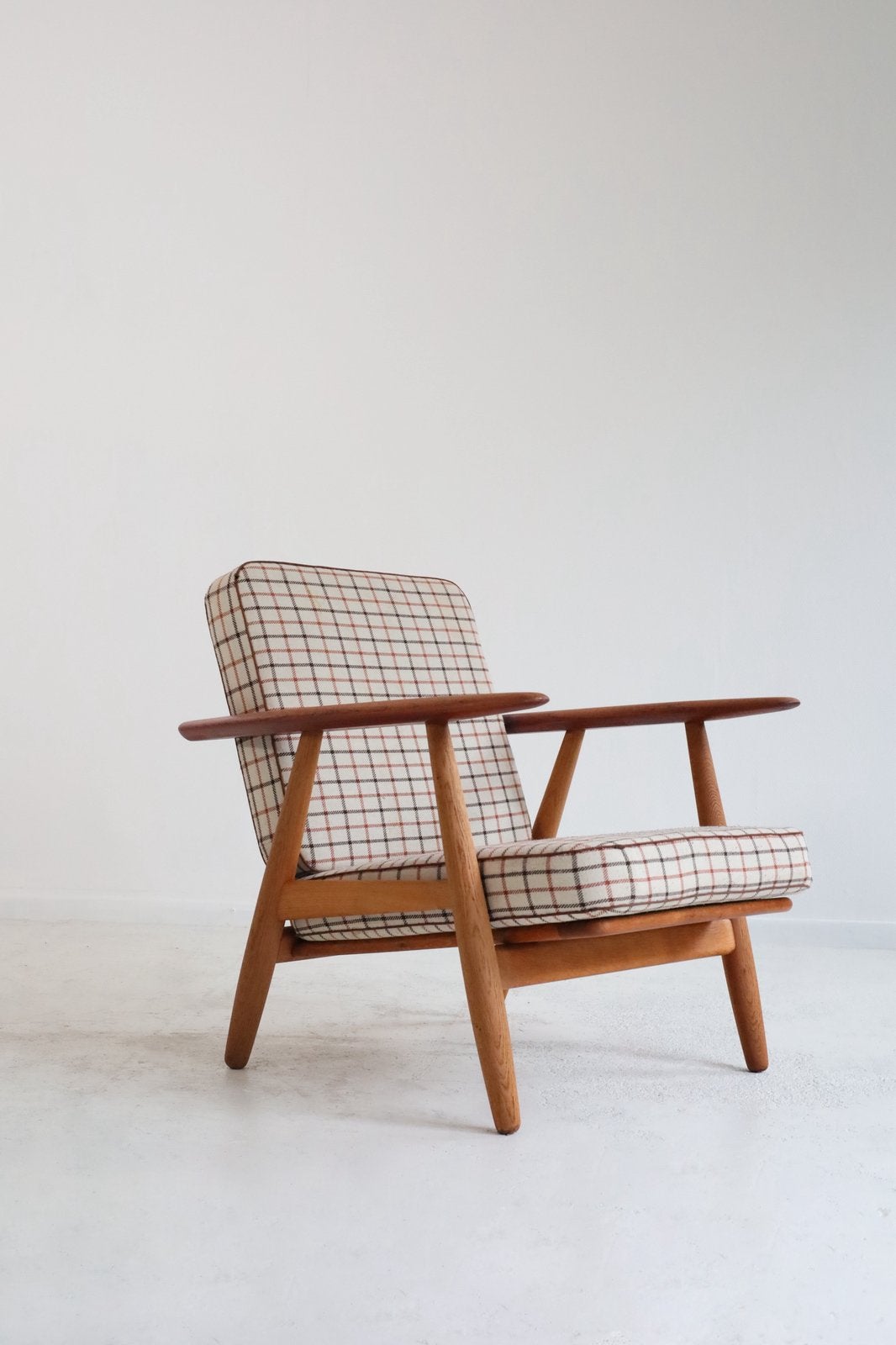 Cigar fauteuil GE-250 Hans J. Wegner vintage Deens design, Ophalen, Hout, Pim@tijdperk.eu  leyla@tijdperk.eu, 75 tot 100 cm