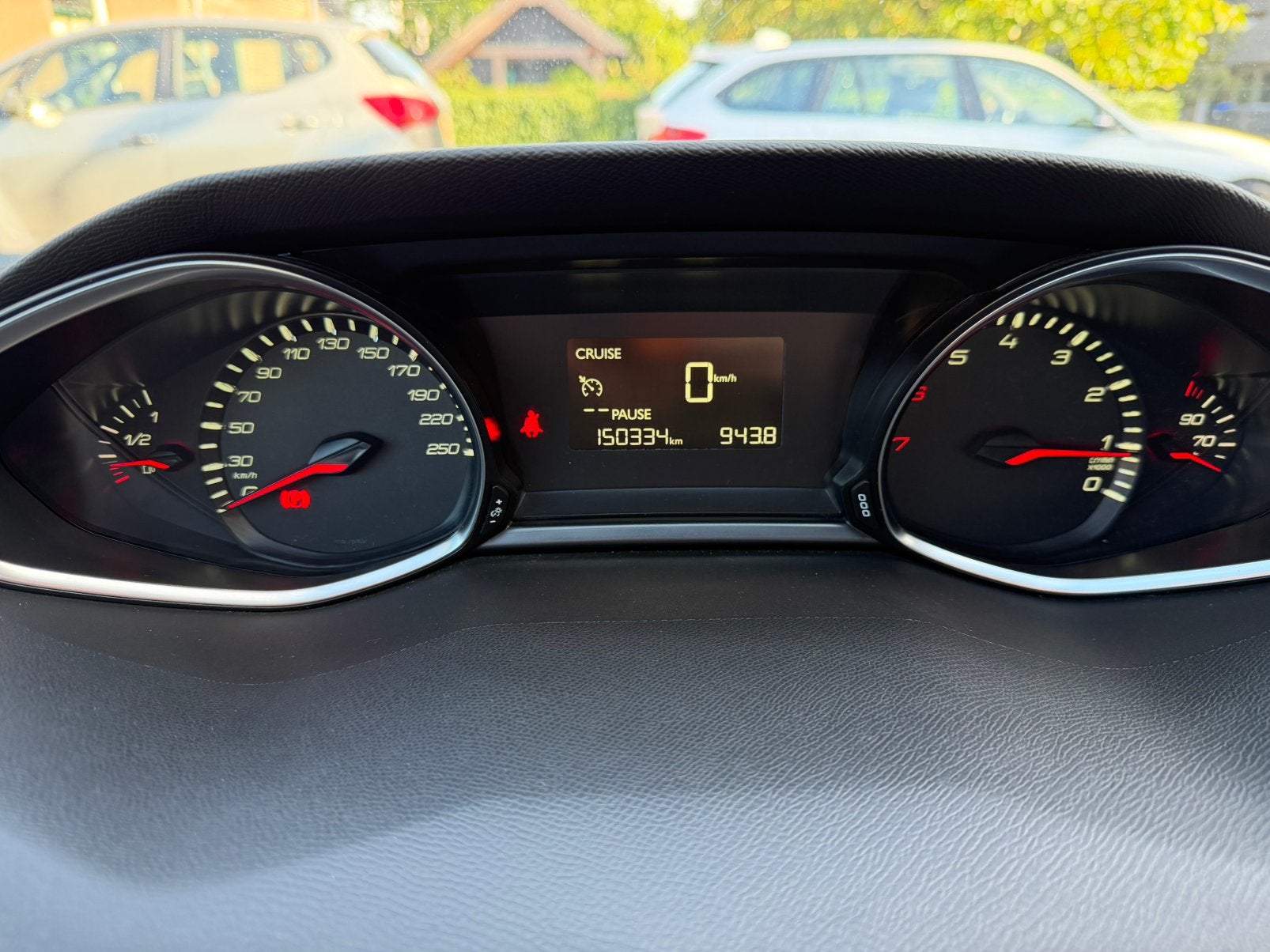 Foto 11 van Peugeot 308 1.2 E-thp 81KW/110PK SW 2015 Zwart