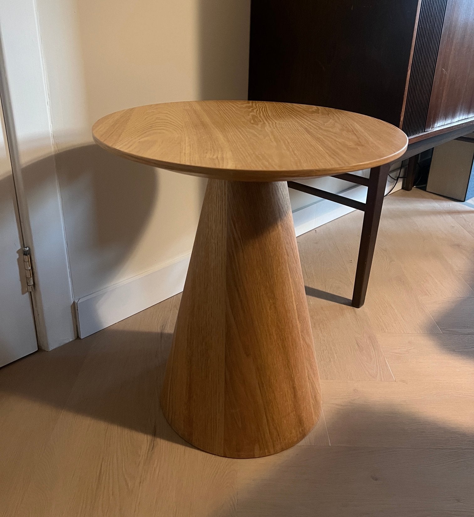 Kwantum Cone Houten Bijzettafel, Huis en Inrichting, Minder dan 55 cm, Rond, Zo goed als nieuw, Hout