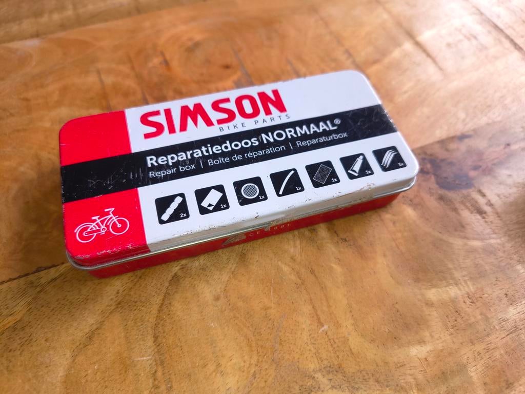 Simson plakset in blik compleet + 2 extra ventielen, Fietsen en Brommers, Fietsaccessoires | Fietsgereedschap, Ophalen of Verzenden
