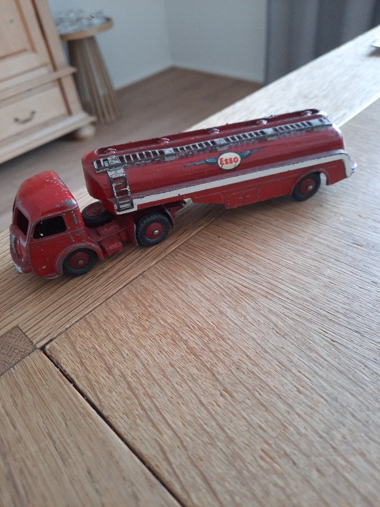 Dinky Toys. Citerne Titan 32C. Esso, Ophalen of Verzenden, Gebruikt, Dinky Toys
