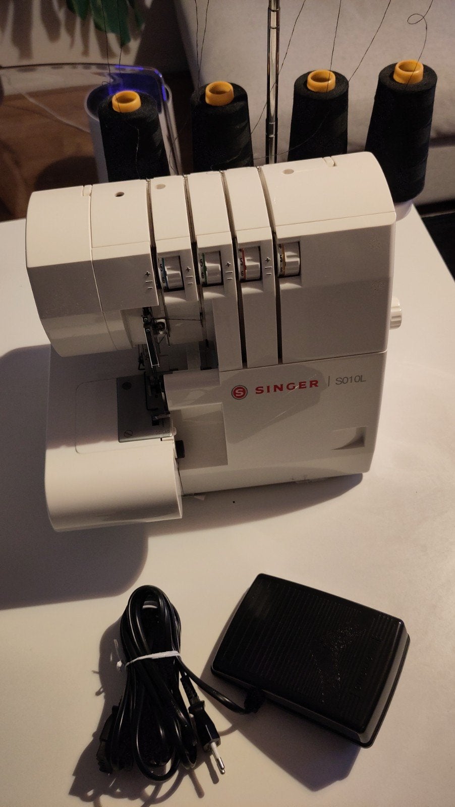 Singer S010L Lockmachine - Zo goed als nieuw, Ophalen, Zo goed als nieuw, Lockmachine, Singer