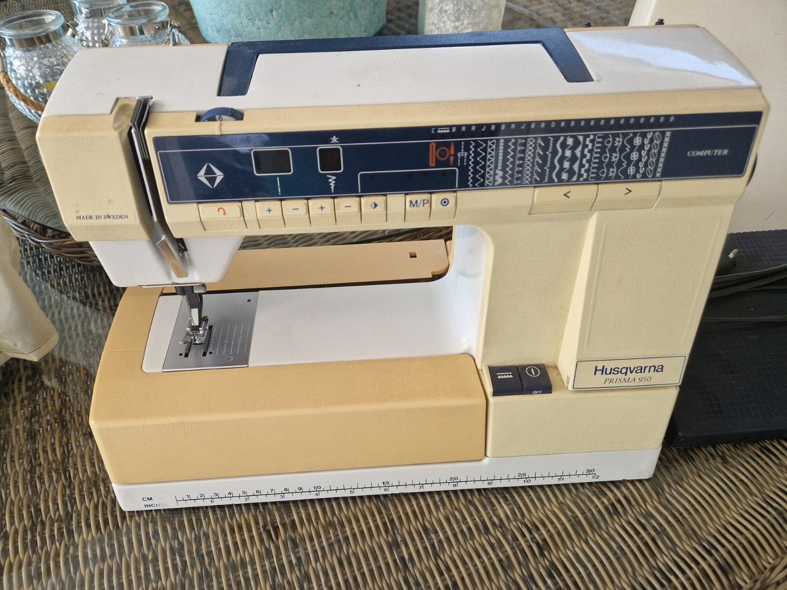 Husqvarna Prisma 950 Naaimachine - Zo goed als nieuw, Hobby en Vrije tijd, Naaimachines en Toebehoren, Ophalen, Zo goed als nieuw