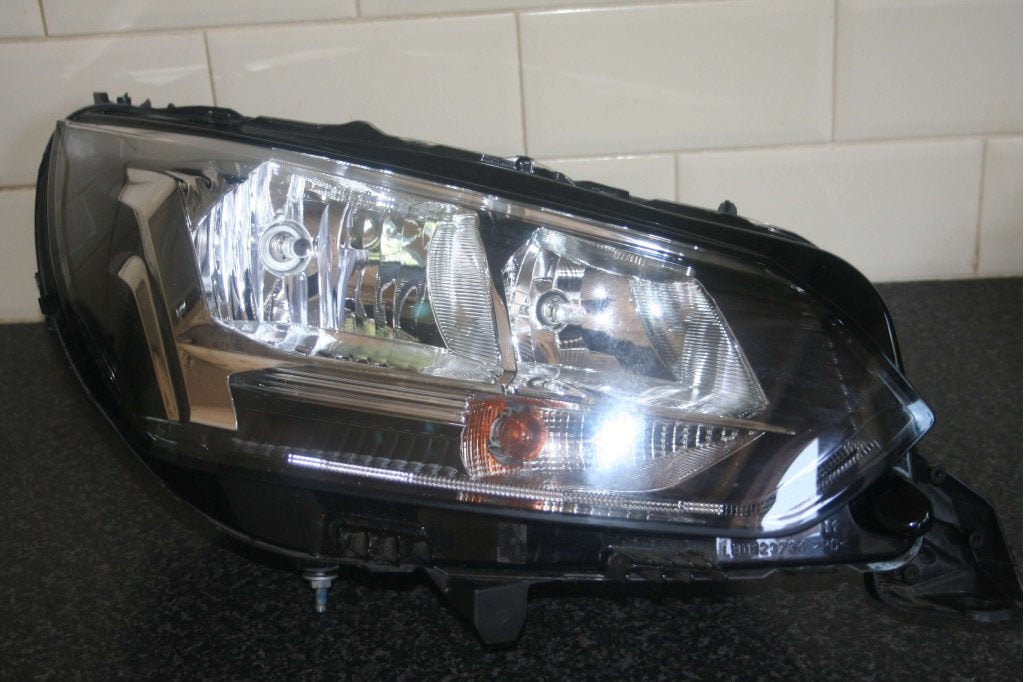 PEUGEOT 208 II RECHTERKOPLAMP 90174685, Auto-onderdelen, Niet ingevuld, Gebruikt, Niet ingevuld, Ophalen of Verzenden