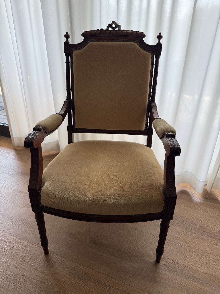 Lodewijk XVI-stijl fauteuil nieuw binnenwerk en stoffering, Ophalen